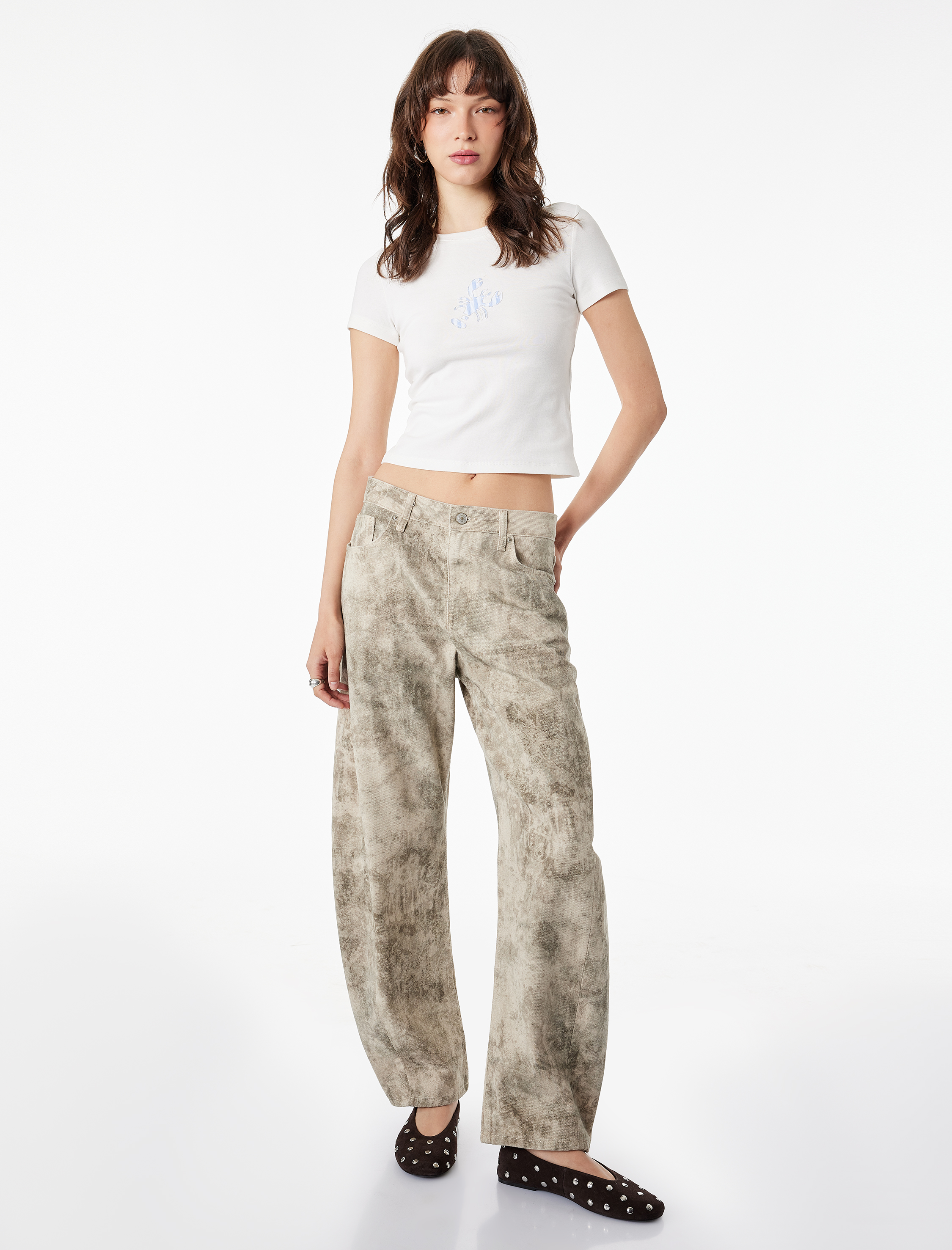 Pamuklu Slim Fit Kısa Kollu Bisiklet Yaka Yengeç Nakışlı Tişört