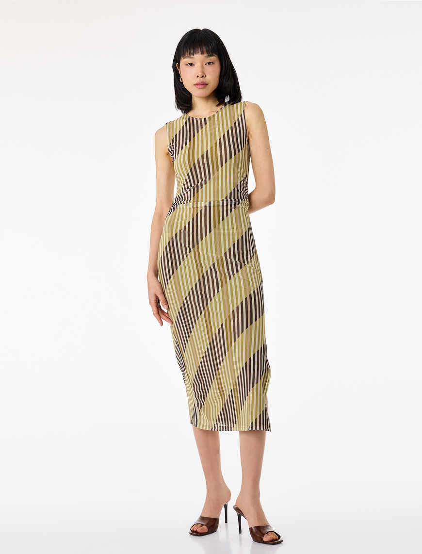 Koton Kadın Slim Fit Drape Detaylı Kolsuz Bisiklet Yaka Çizgili Midi Kalem Tül Elbise