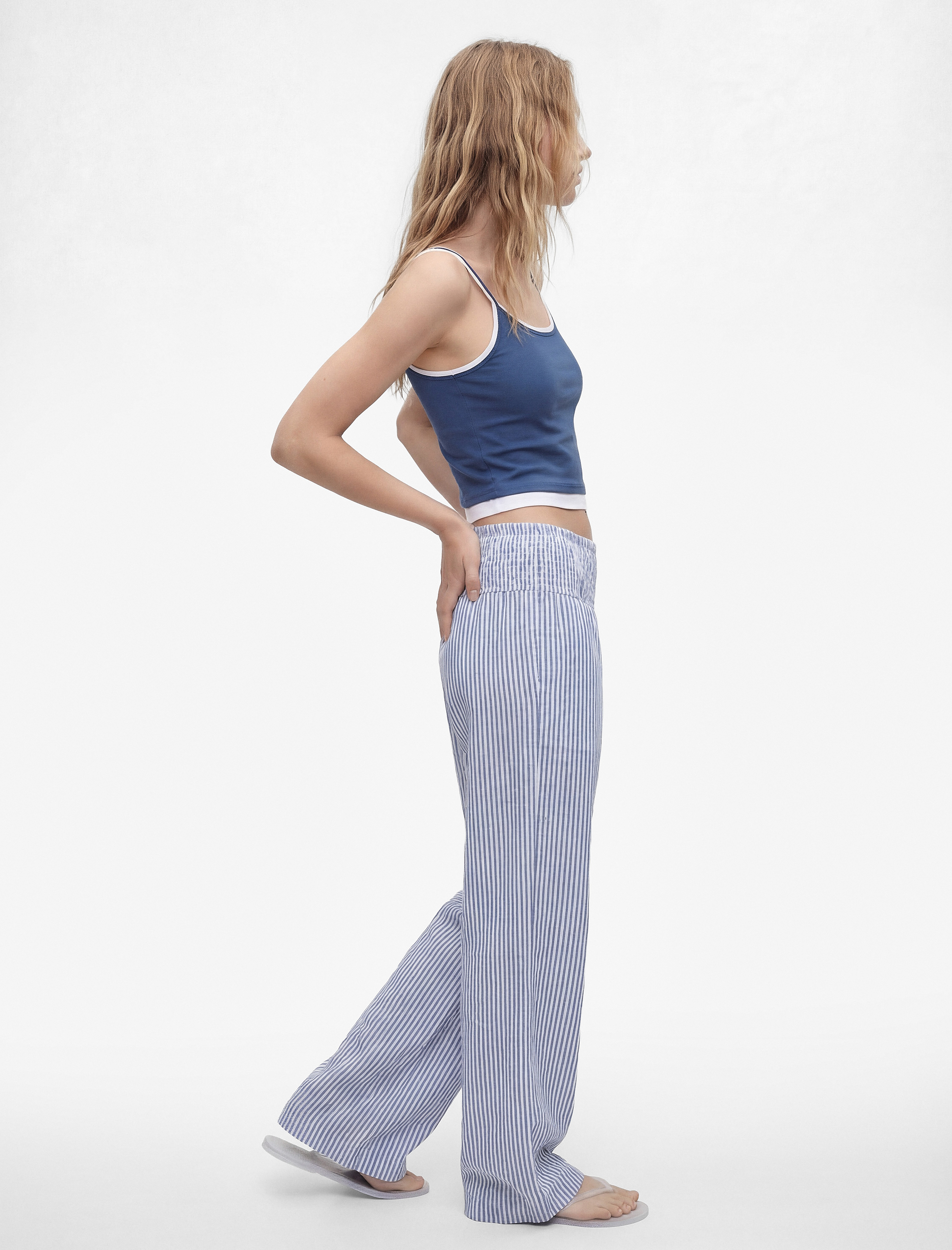 Gipeli Gofre Kumaş Normal Bel Geniş Paça Pantolon - Görsel 2