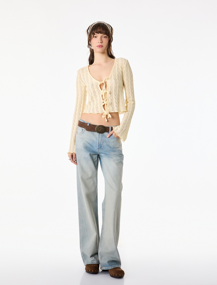  V Yaka Uzun Kollu Fiyonk Bağlama Detaylı Dantel Bluz