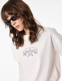 Pamuklu Rahat Kalıp Kısa Kollu Bisiklet Yaka Arkası Baskılı Tişört