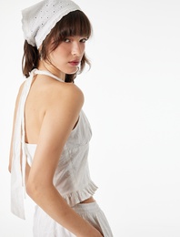 Halter Yaka Kolsuz Nakışlı Pamuklu Crop Bluz