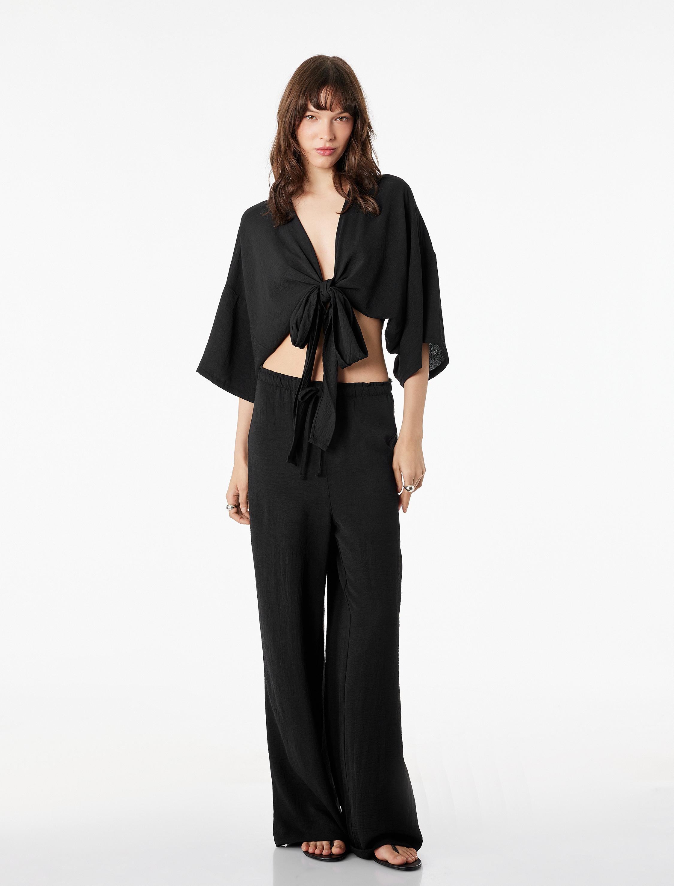   Kısa Kollu Kruvaze Yaka Bağlamalı Crop Oversize Kimono