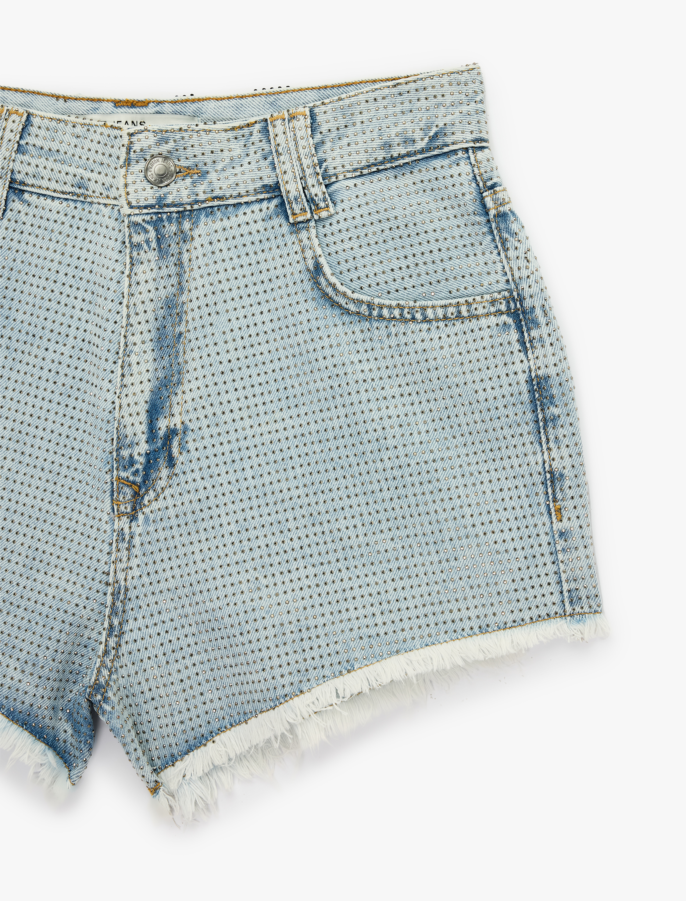   Rahat Kalıp Püsküllü Taş Detaylı Mini Denim Şort