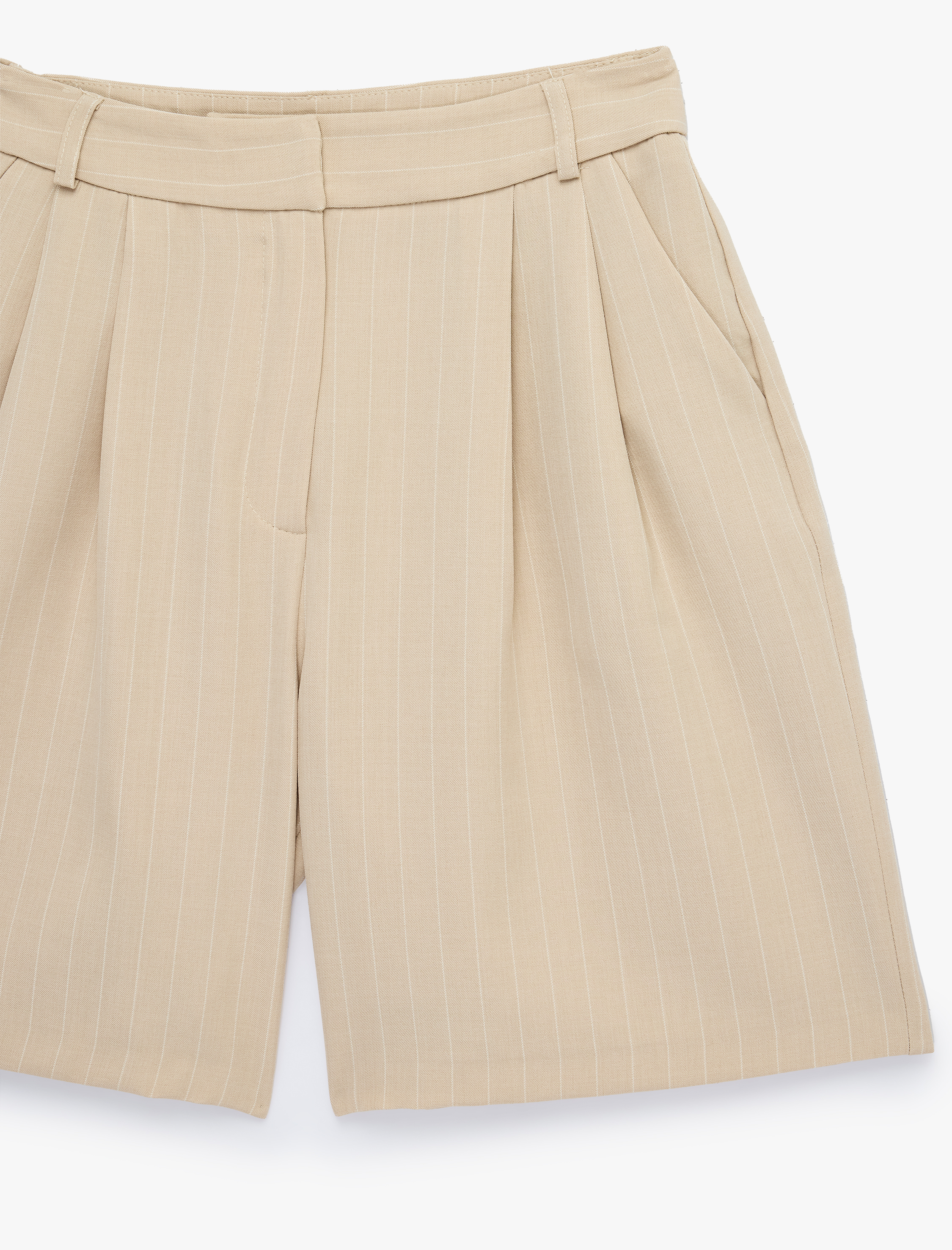   Yüksek Bel Pileli Çizgili Bermuda Kumaş Şort