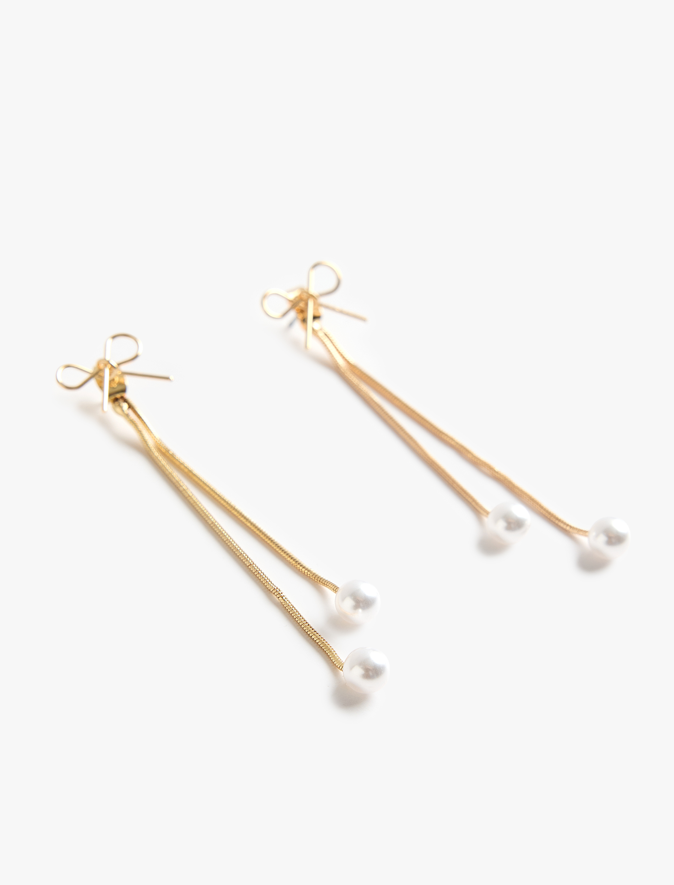  Kadın Çelik Karışımlı Sallantılı İnci Detaylı  Fiyonk Küpe.