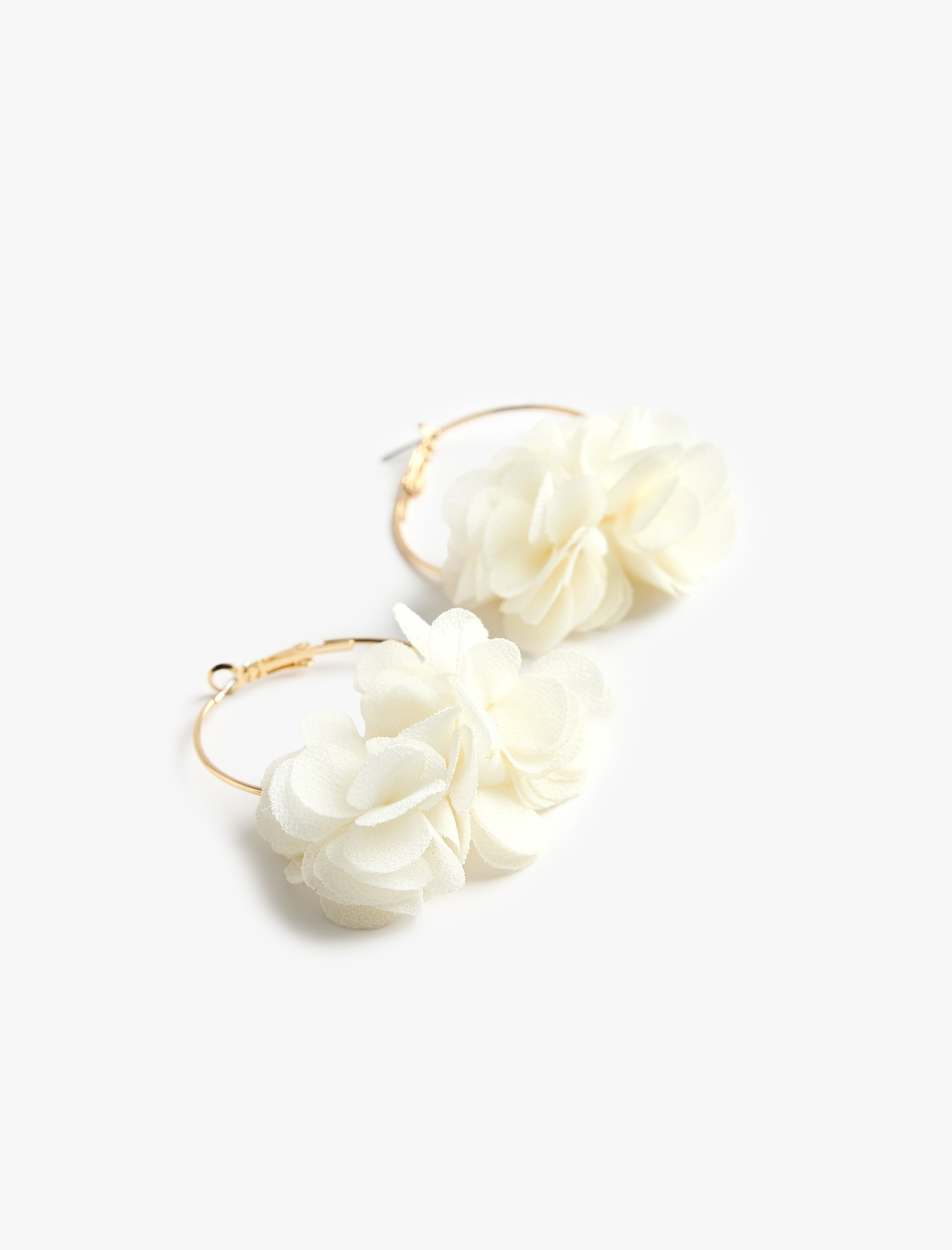  Kadın Çiçekli Halka Küpe