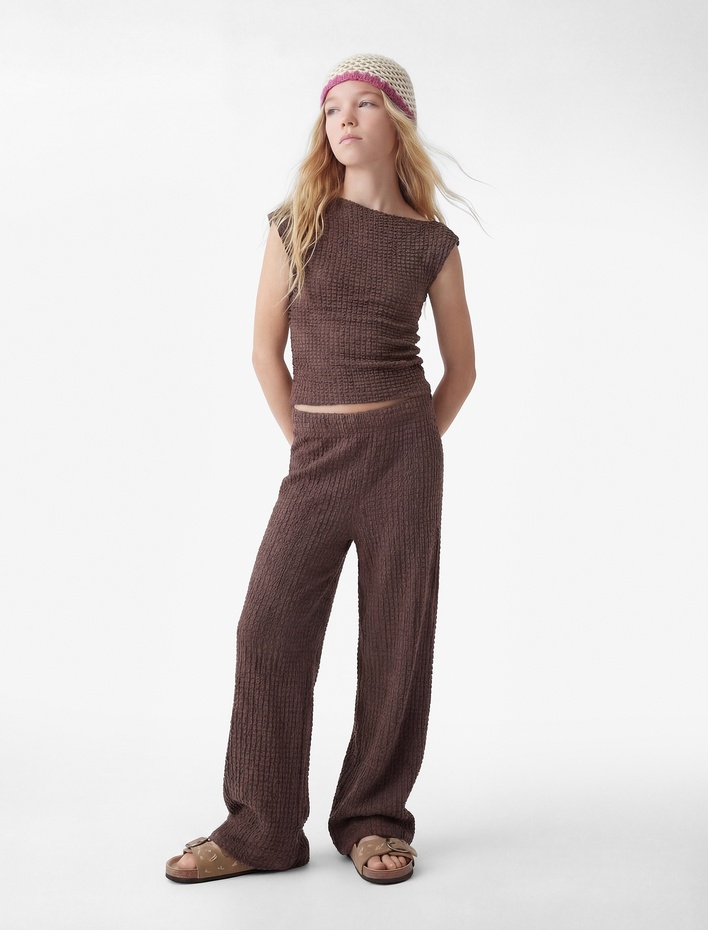 Kız Çocuk Asimetrik Yaka Kolsuz Viskon Karışımlı Dokulu Crop Bluz