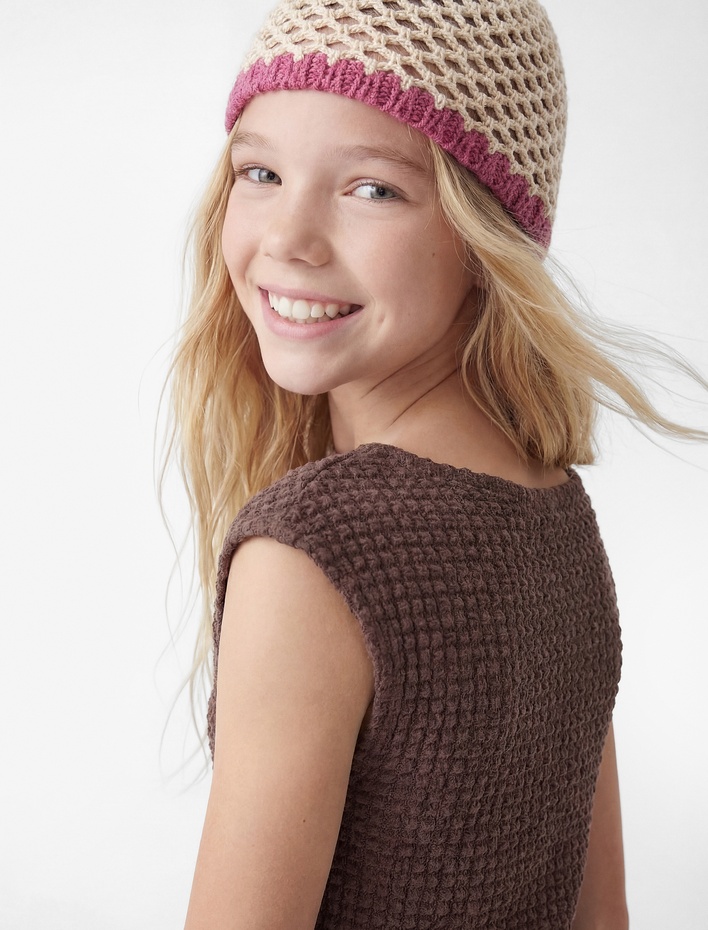 Kız Çocuk Asimetrik Yaka Kolsuz Viskon Karışımlı Dokulu Crop Bluz