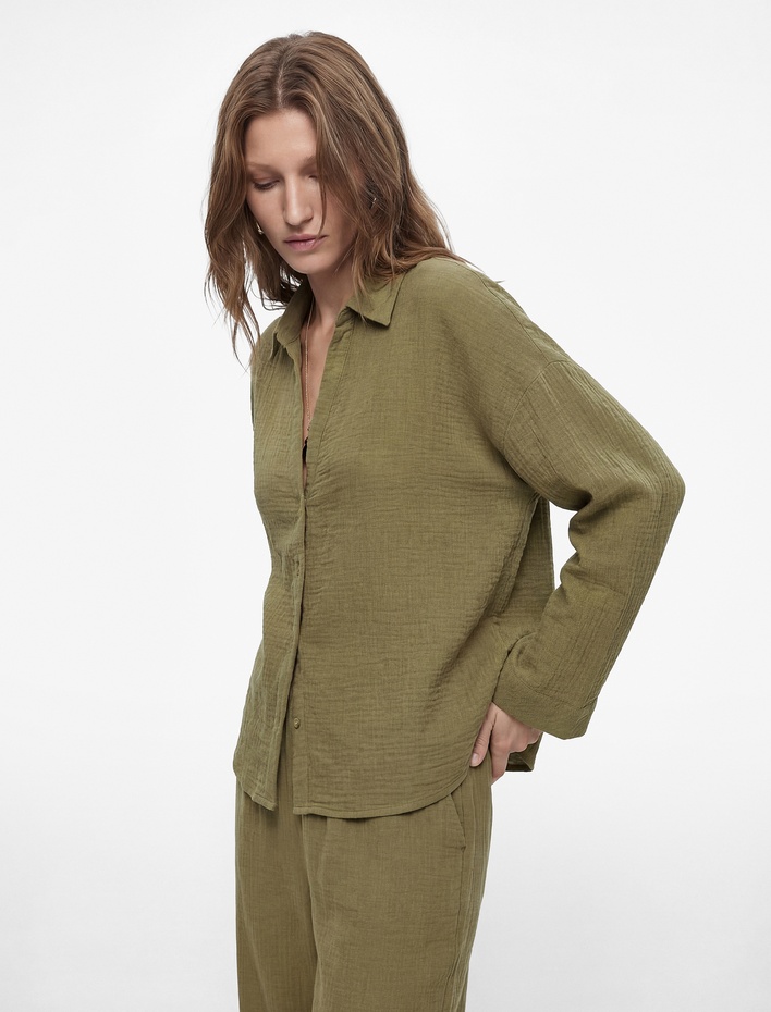  Pamuklu Geniş Uzun Kollu Düğmeli Müslin Gömlek