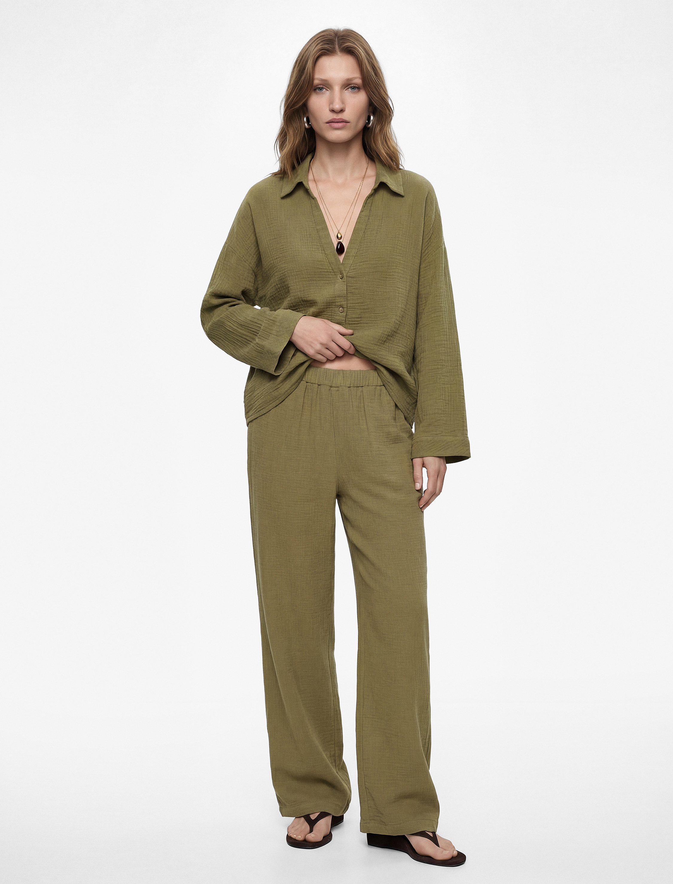 Pamuklu Geniş Uzun Kollu Düğmeli Müslin Gömlek