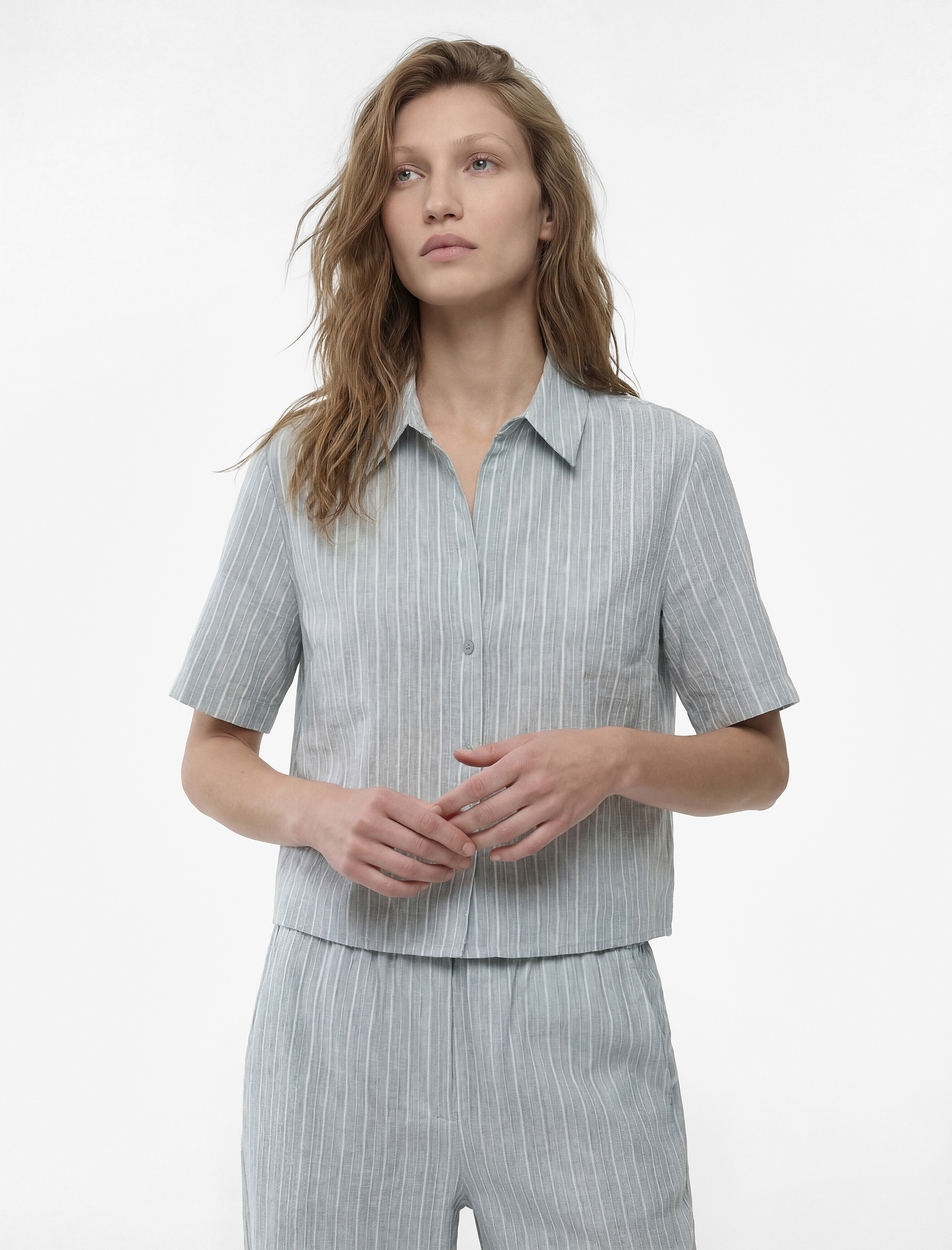 Regular Fit Kaçık Yaka Kısa Kollu Crop Gömlek - Görsel 2