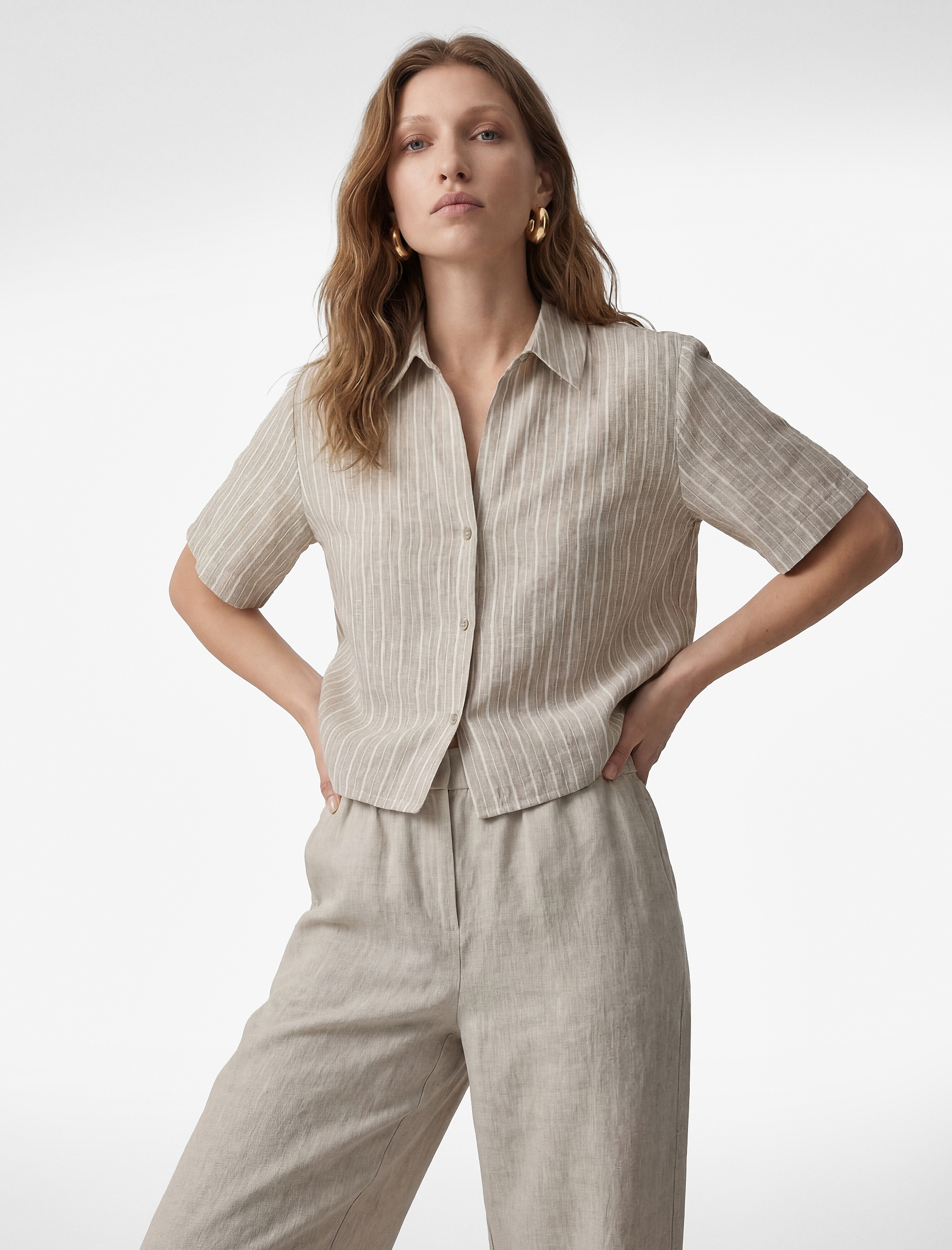 Regular Fit Kaçık Yaka Kısa Kollu Crop Gömlek - Görsel 3