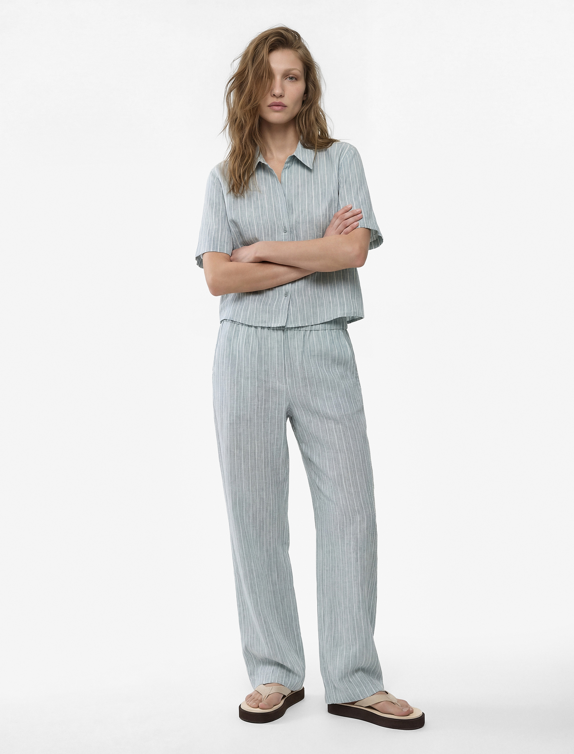 Regular Fit Kaçık Yaka Kısa Kollu Crop Gömlek