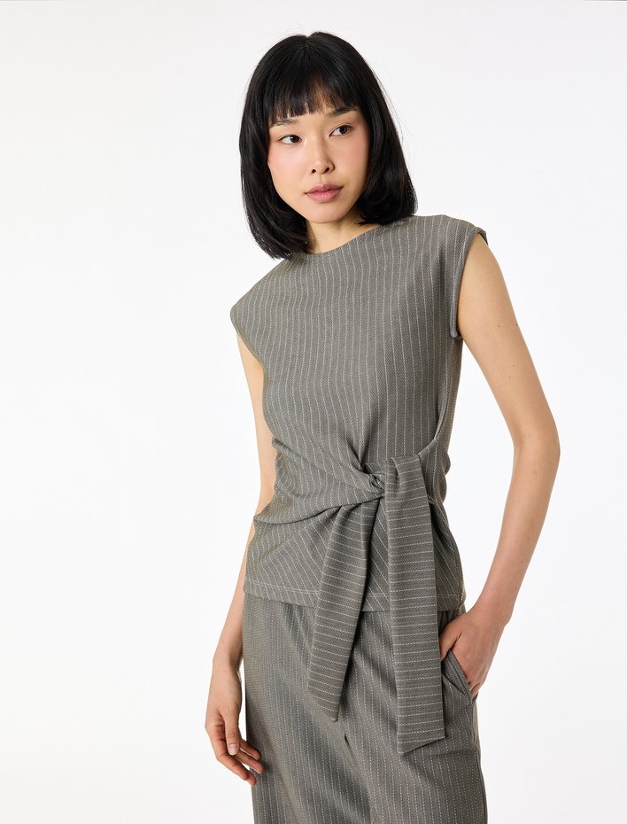  Bağlama Detaylı Çizgili Kolsuz Bluz