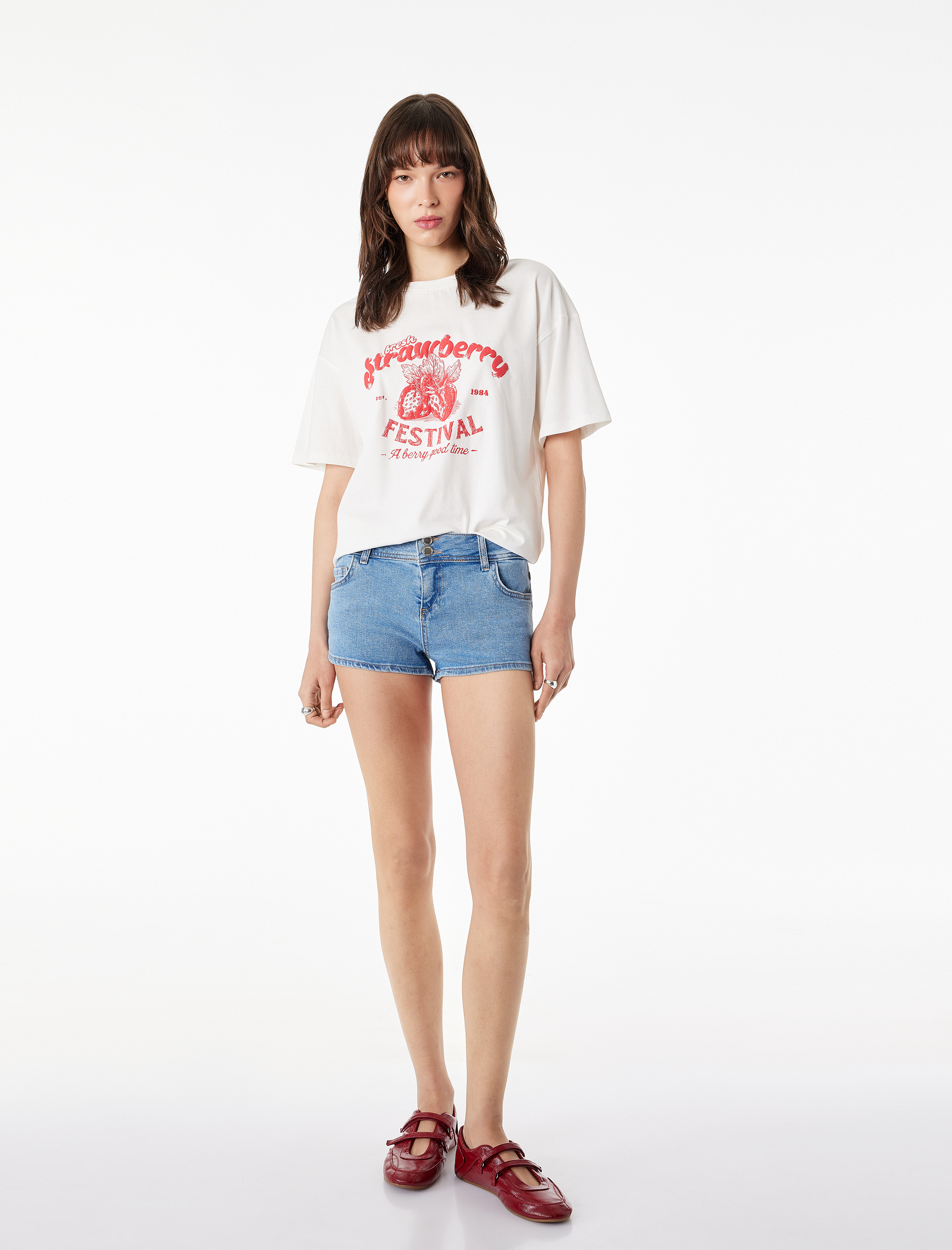 Kısa Kollu Bisiklet Yaka Çilek Baskılı Rahat Kalıp Pamuklu Tişört - Görsel 2