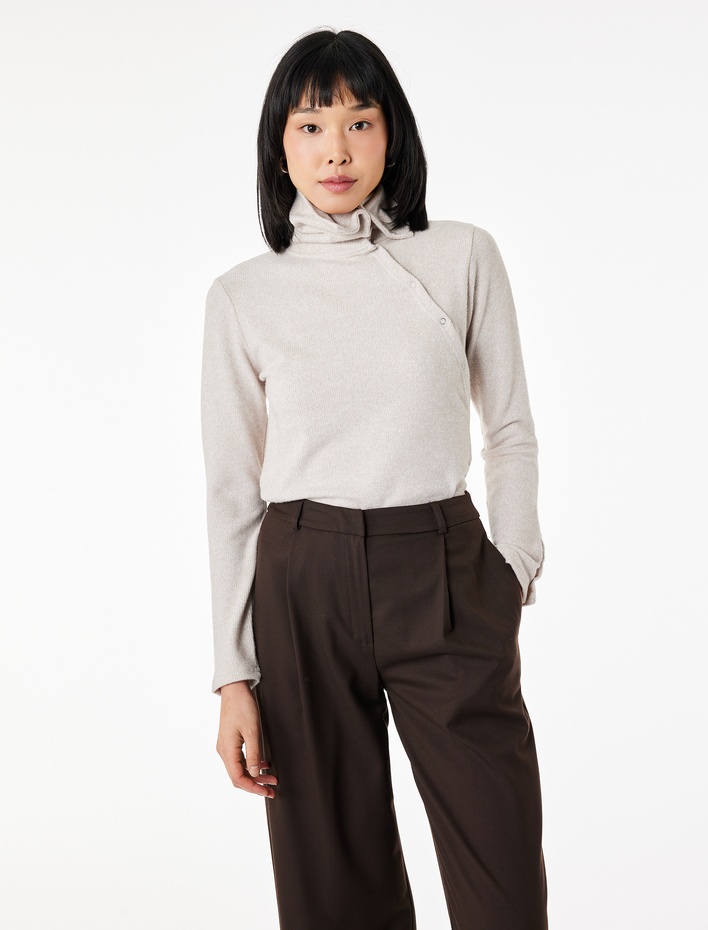  Slim Fit Yumuşak Dokulu Uzun Kollu Düğme Detaylı Dik Yaka Sweatshirt