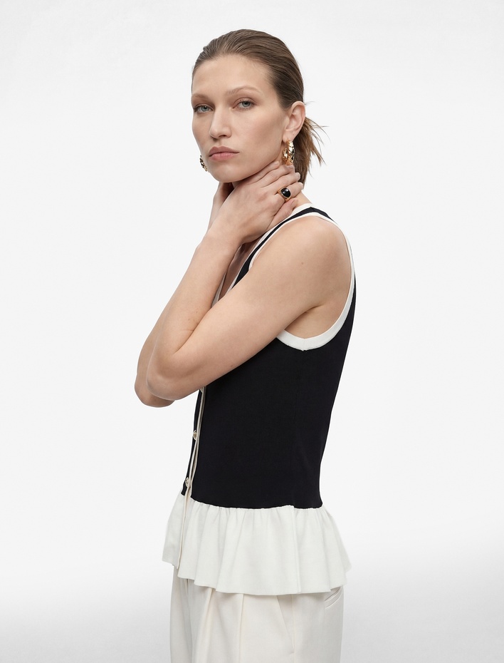  Renk Kontrastlı Krep Scuba Kumaş Kolsuz Düğmeli V Yaka Fırfırlı Peplum Bluz