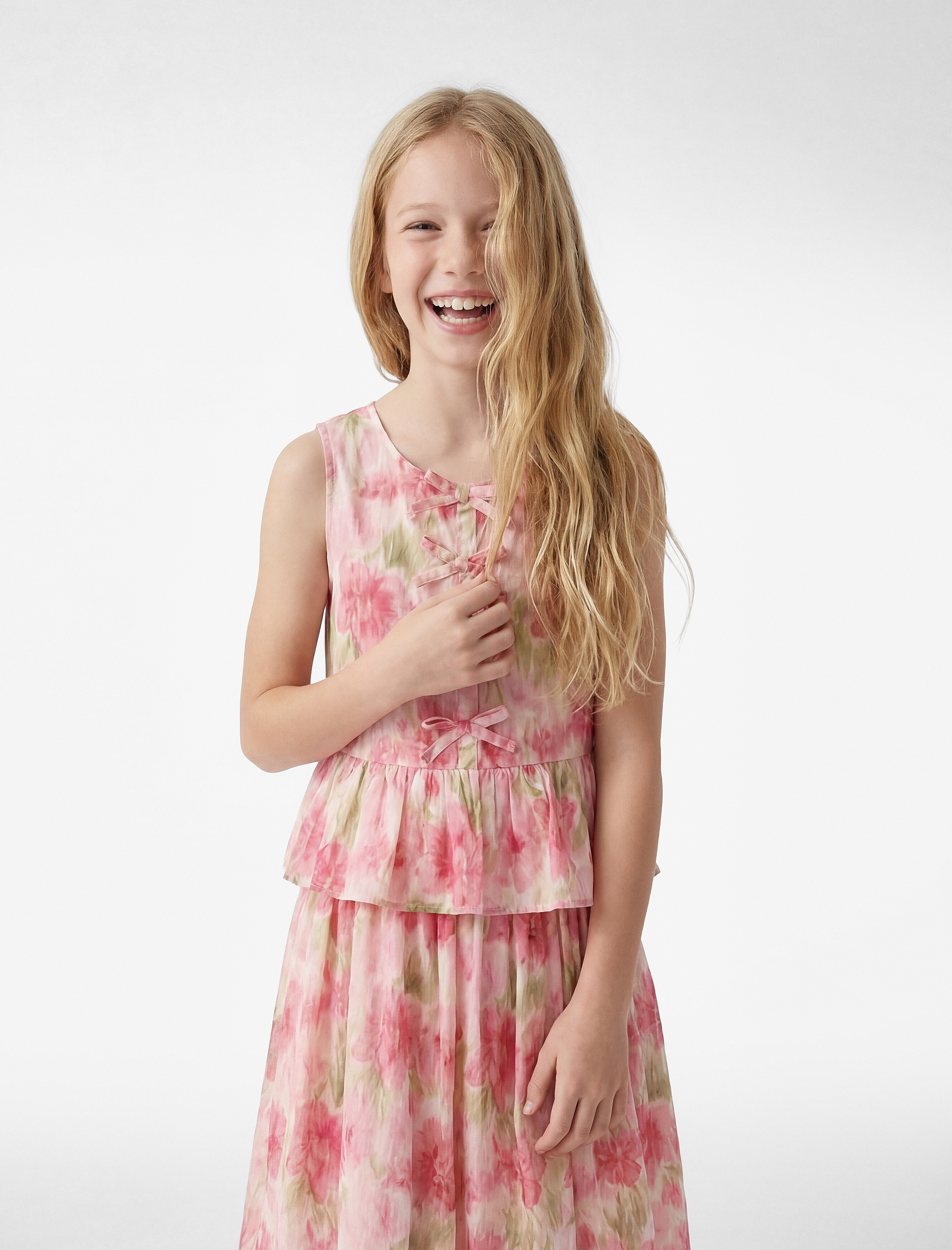  Kız Çocuk Çiçek Desenli Bisiklet Yaka Kolsuz Fiyonk Detaylı Viskon Bluz