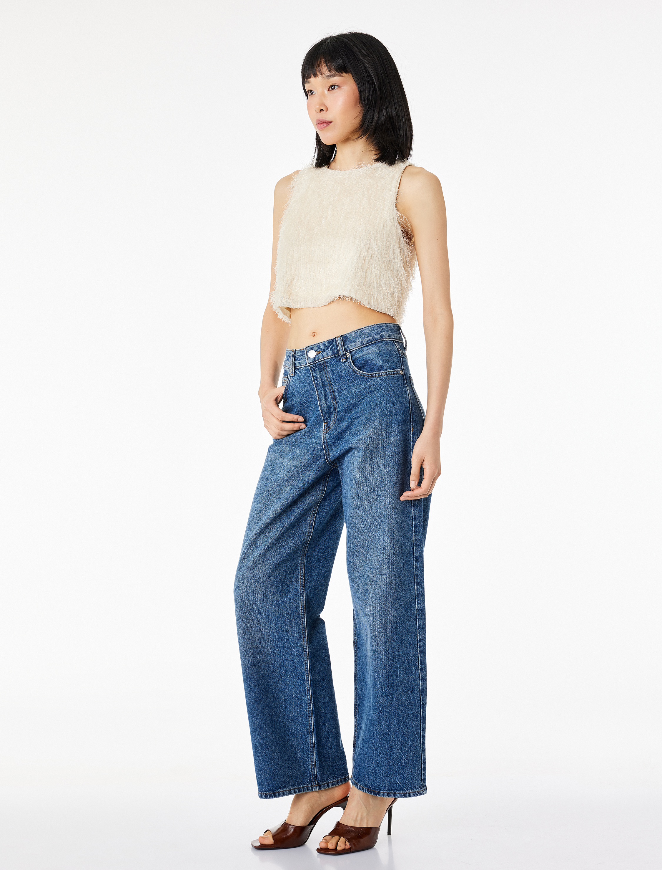   Kolsuz Bisiklet Yaka Püsküllü Crop Bluz