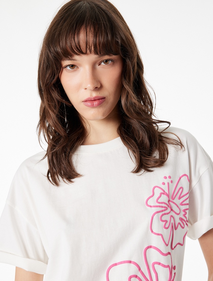  Çiçek Baskılı Bisiklet Yaka Rahat Kalıp Kısa Kollu Pamuklu Tişört