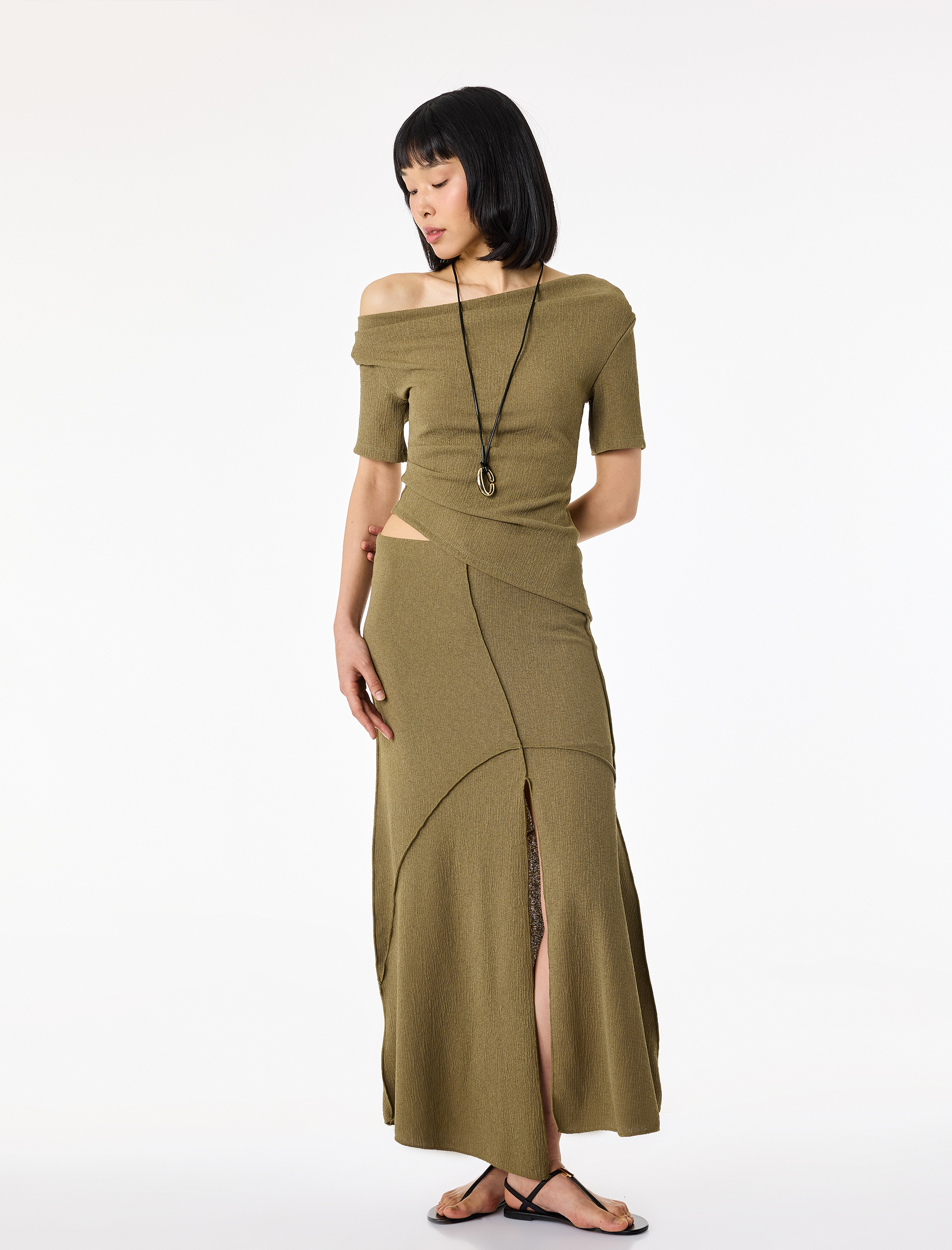 Krep Kumaş Slim Fit Kısa Kollu Degaje Yaka Asimetrik Tişört