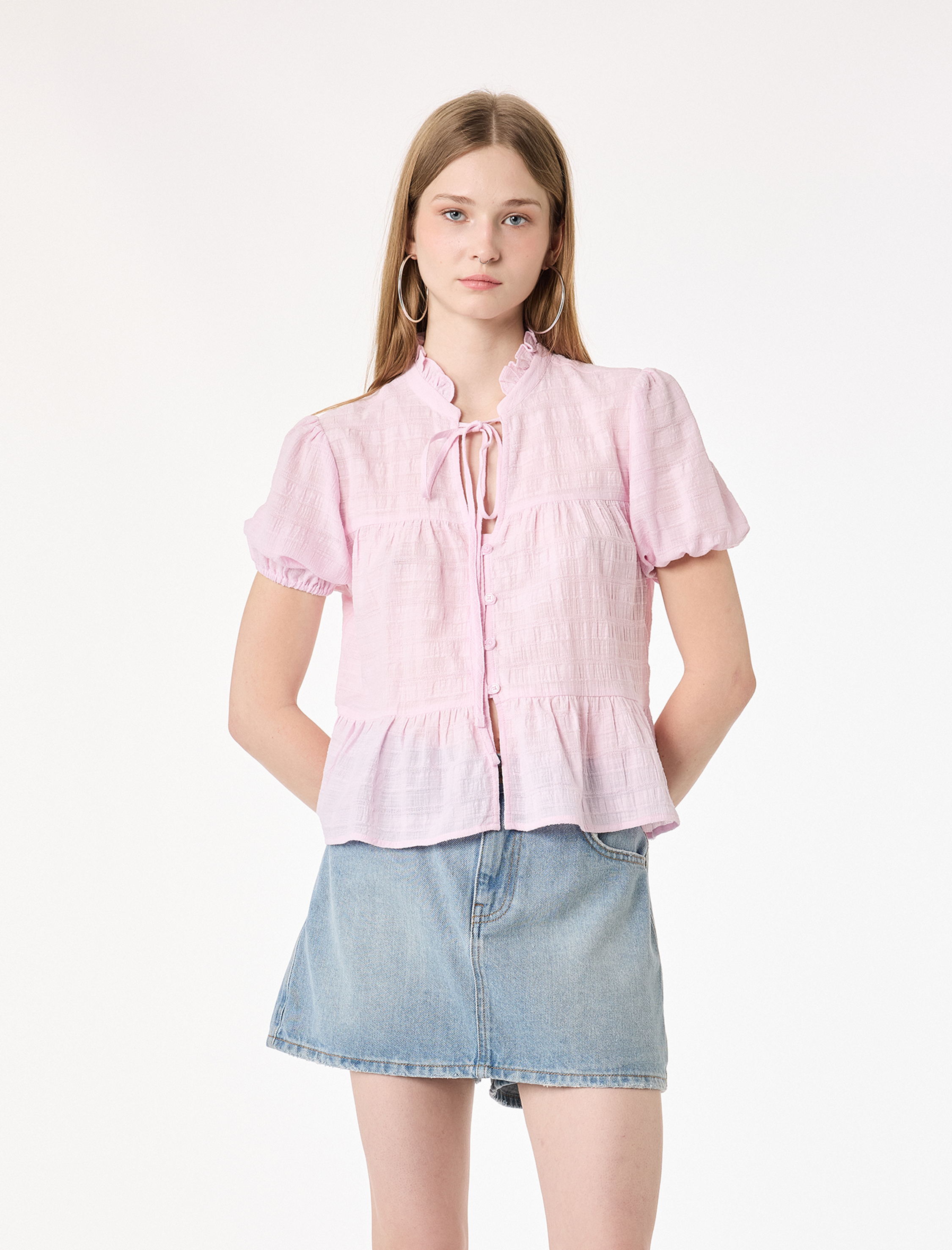 Pamuklu Düğmeli Bağlamalı Yaka Kısa Balon Kol Bluz