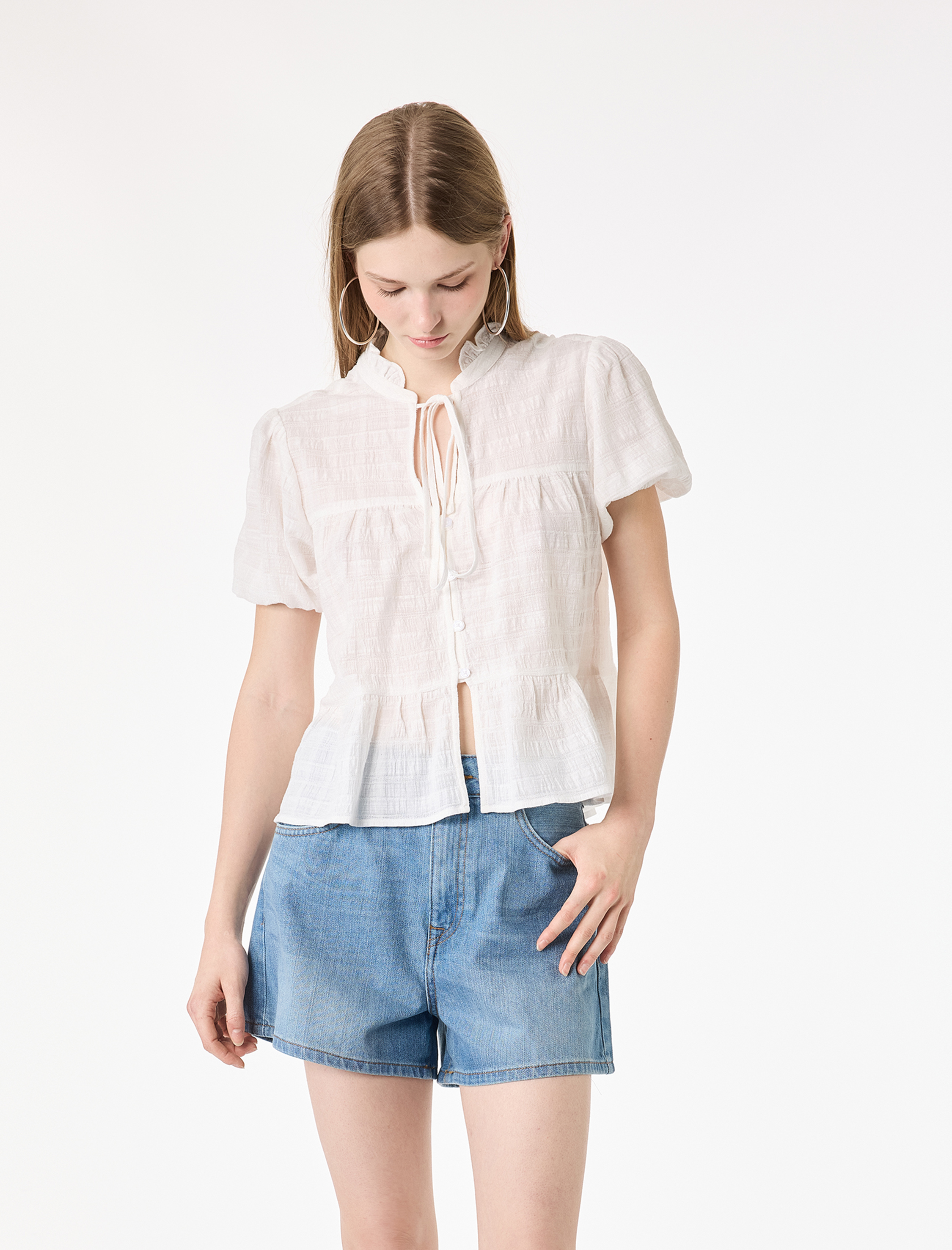 Pamuklu Düğmeli Bağlamalı Yaka Kısa Balon Kol Bluz