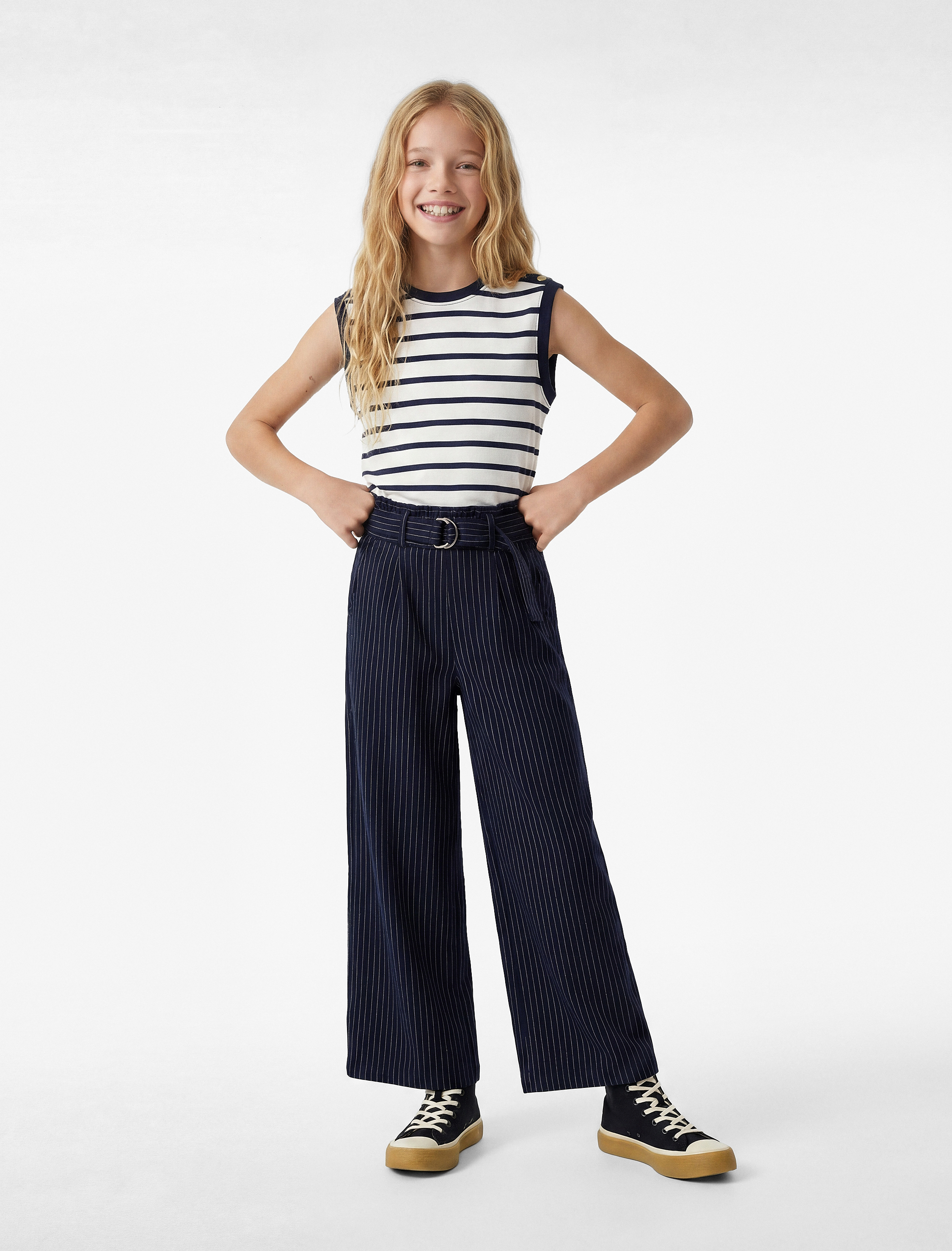  Kız Çocuk Pamuklu Aksesuar Düğme Detaylı Bisiklet Yaka Çizgili Kolsuz Tişört