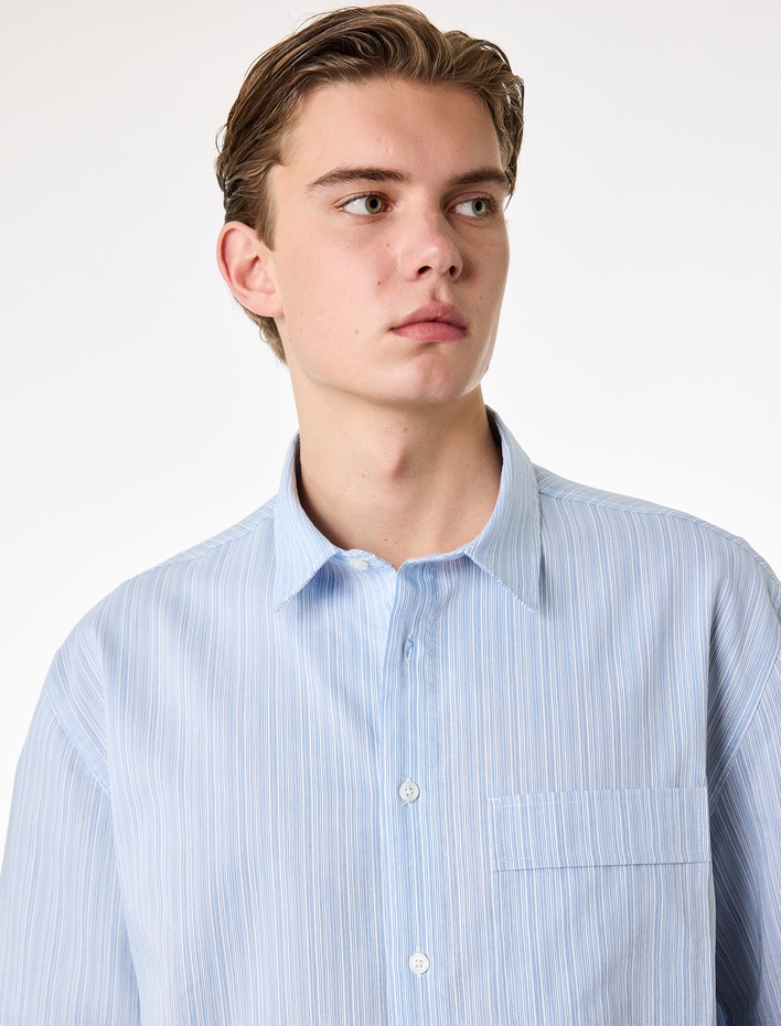  Klasik Yaka Pamuklu Cep Detaylı Poplin Rahat Kalıp Kısa Kollu Gömlek