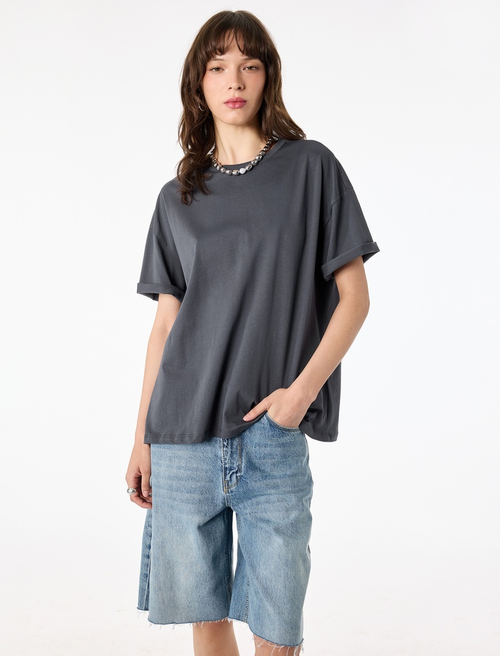  Rahat Kalıp Kısa Kollu Bisiklet Yaka Arkası Baskılı Taş Detaylı Tişört