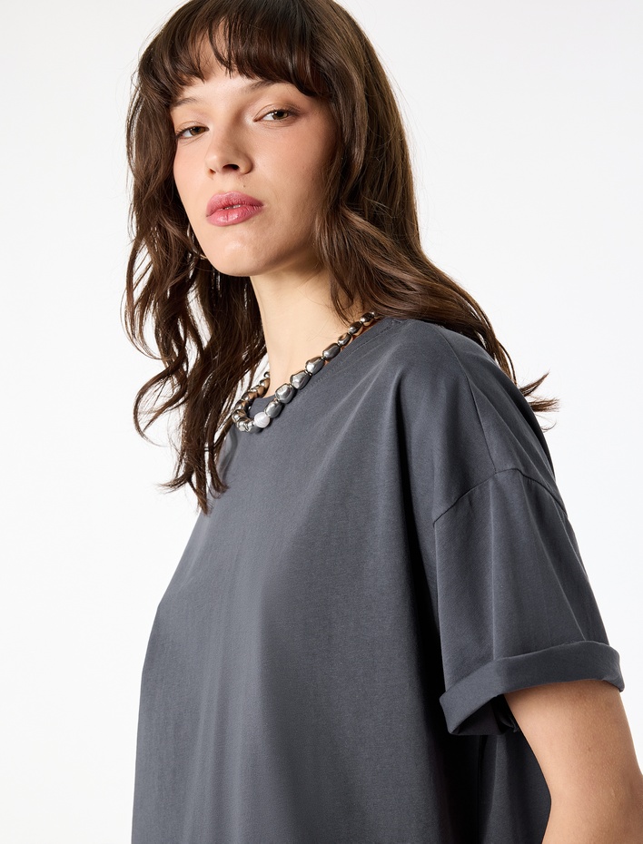  Rahat Kalıp Kısa Kollu Bisiklet Yaka Arkası Baskılı Taş Detaylı Tişört