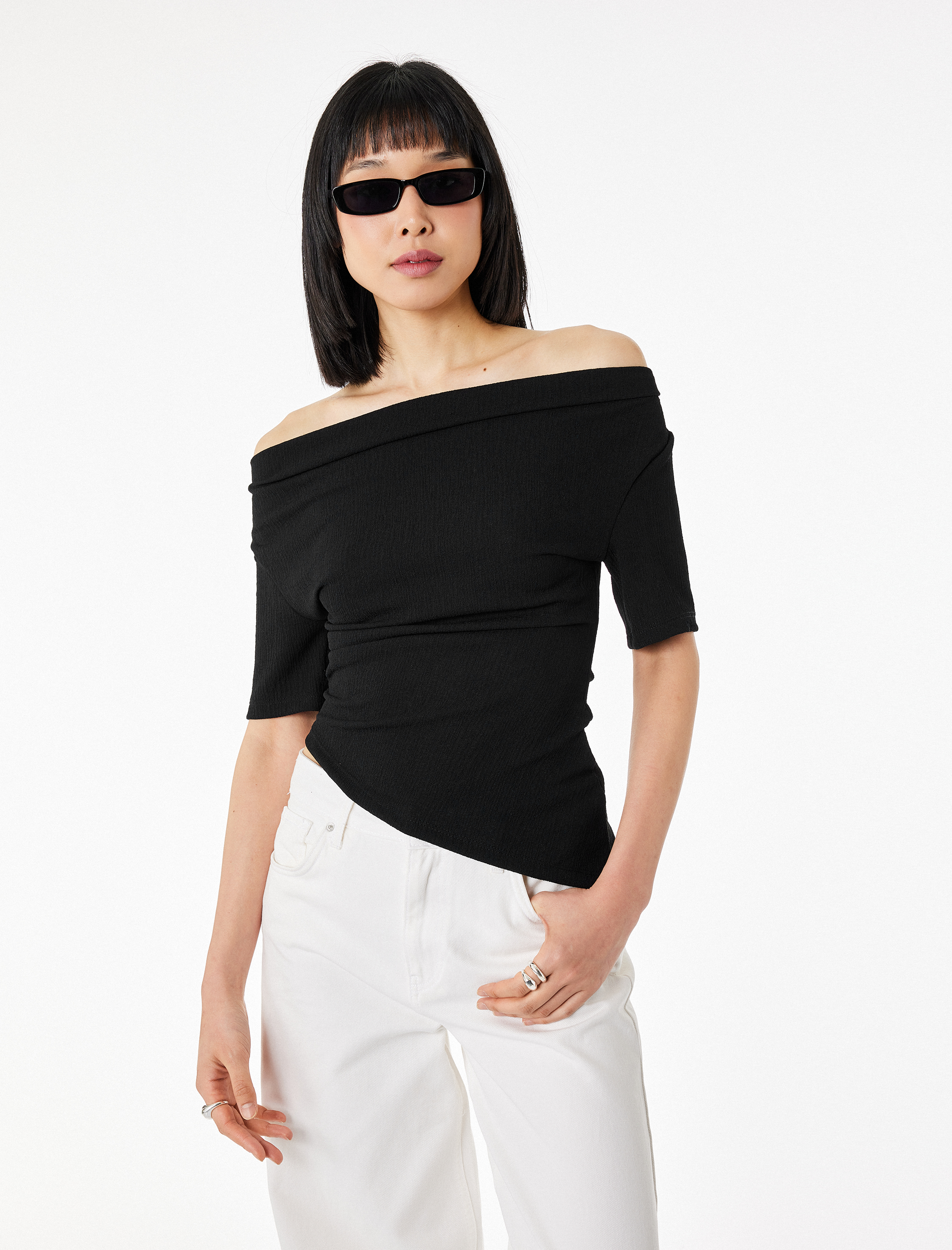 Krep Kumaş Slim Fit Kısa Kollu Degaje Yaka Asimetrik Tişört