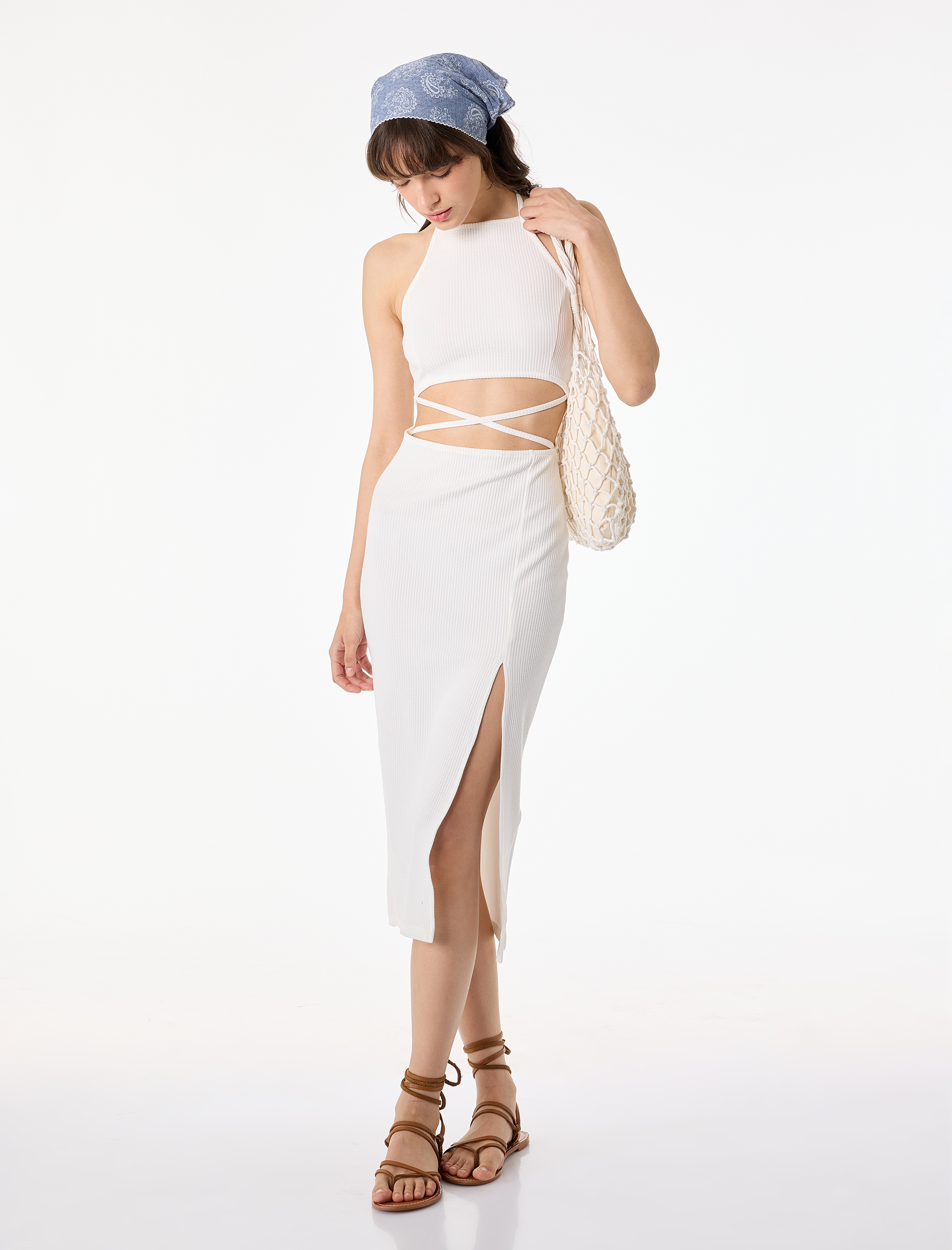   Slim Fit Kolsuz Pencere Detaylı Midi Halter Yaka Elbise