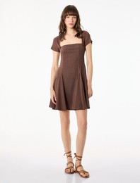 Kısa Kollu Kare Yaka Bürümcük Mini Elbise