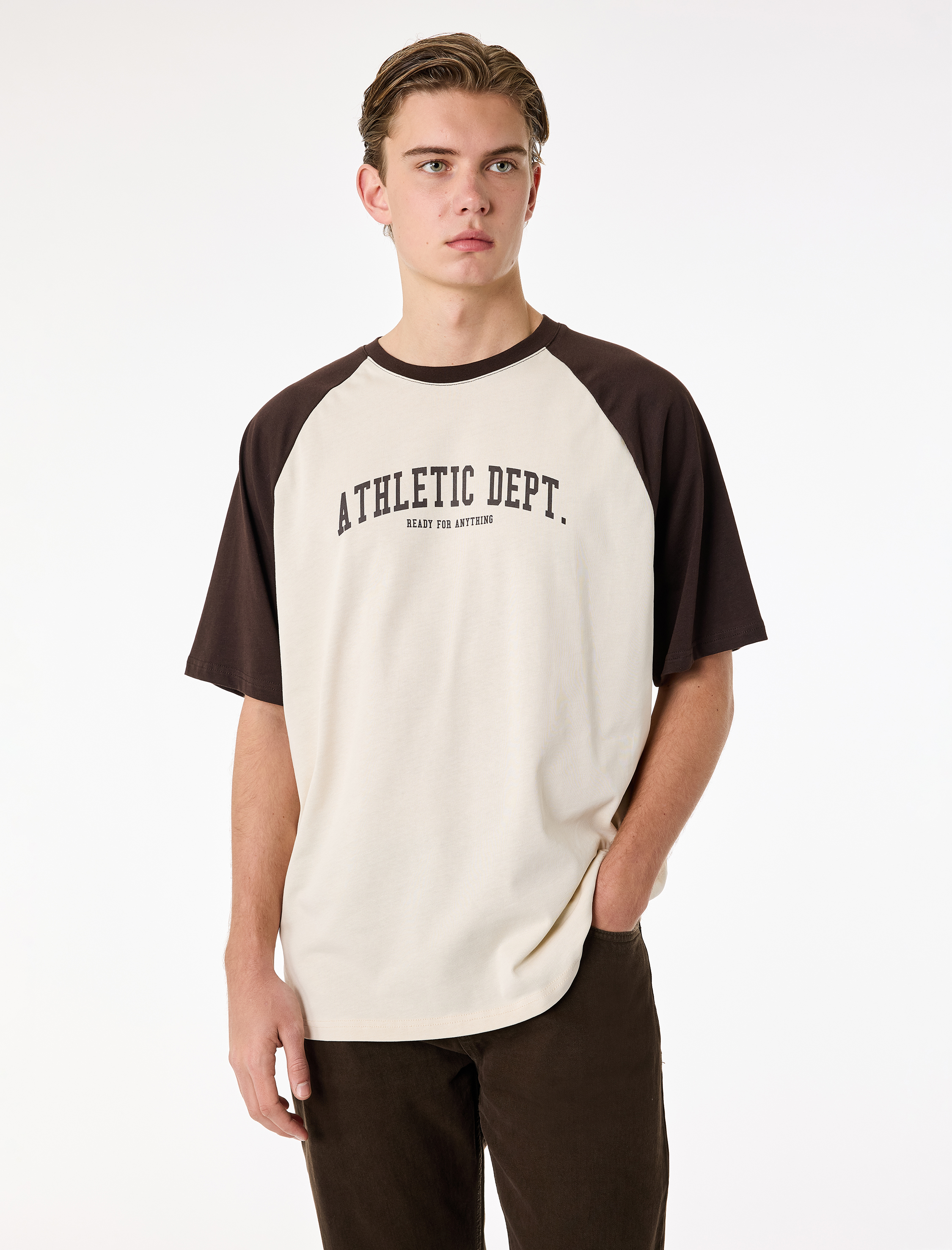   Rahat Kalıp Pamuklu Renk Kontrastlı Kısa Reglan Kollu Bisiklet Yaka Baskılı Spor Tişört