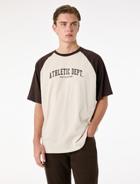 Rahat Kalıp Pamuklu Renk Kontrastlı Kısa Reglan Kollu Bisiklet Yaka Baskılı Spor Tişört