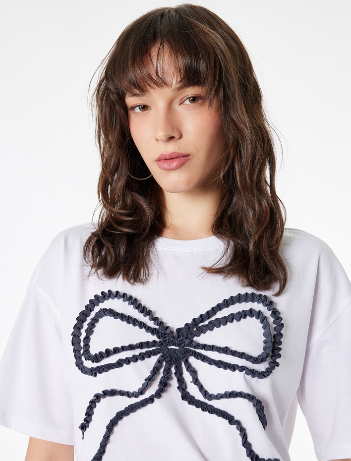  Kısa Kollu Bisiklet Yaka Fiyonklu Rahat Kalıp Pamuklu Tişört