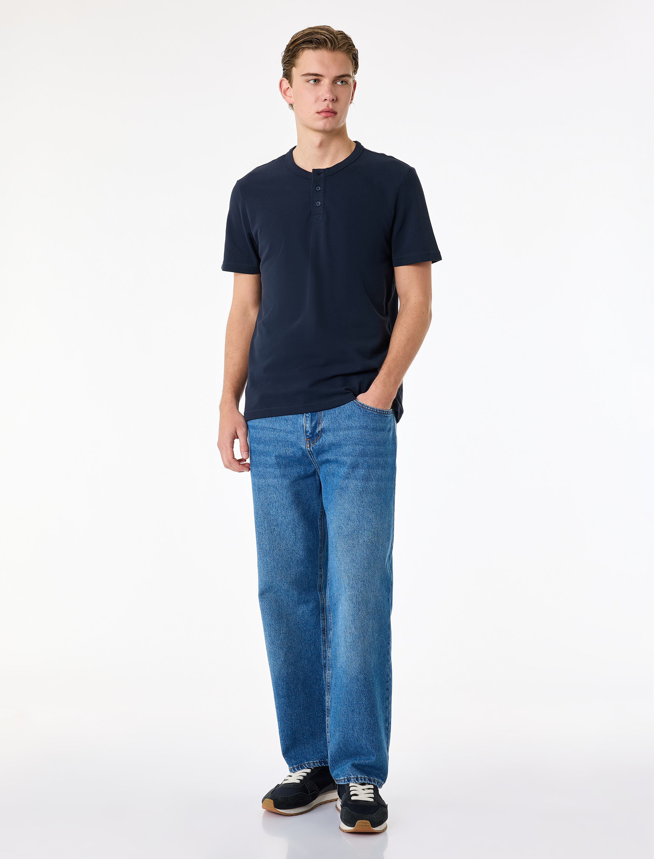   Regular Fit Kısa Kollu Pamuklu Pike Kumaş Düğmeli Hakim Yaka Tişört