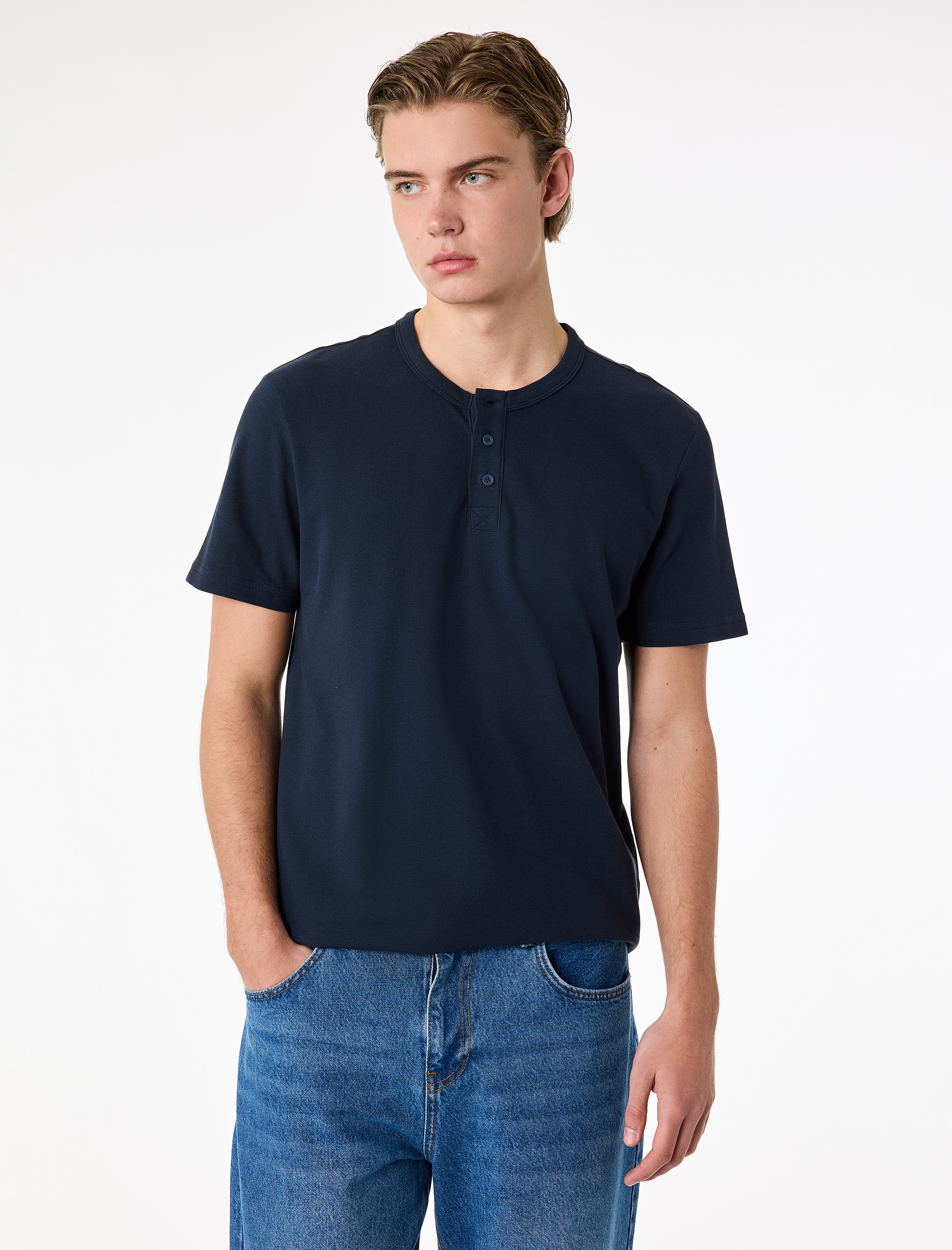   Regular Fit Kısa Kollu Pamuklu Pike Kumaş Düğmeli Hakim Yaka Tişört