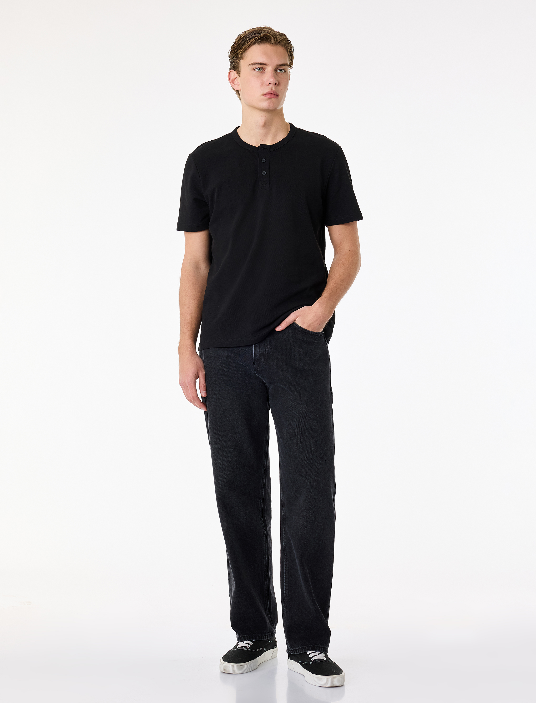   Regular Fit Kısa Kollu Pamuklu Pike Kumaş Düğmeli Hakim Yaka Tişört