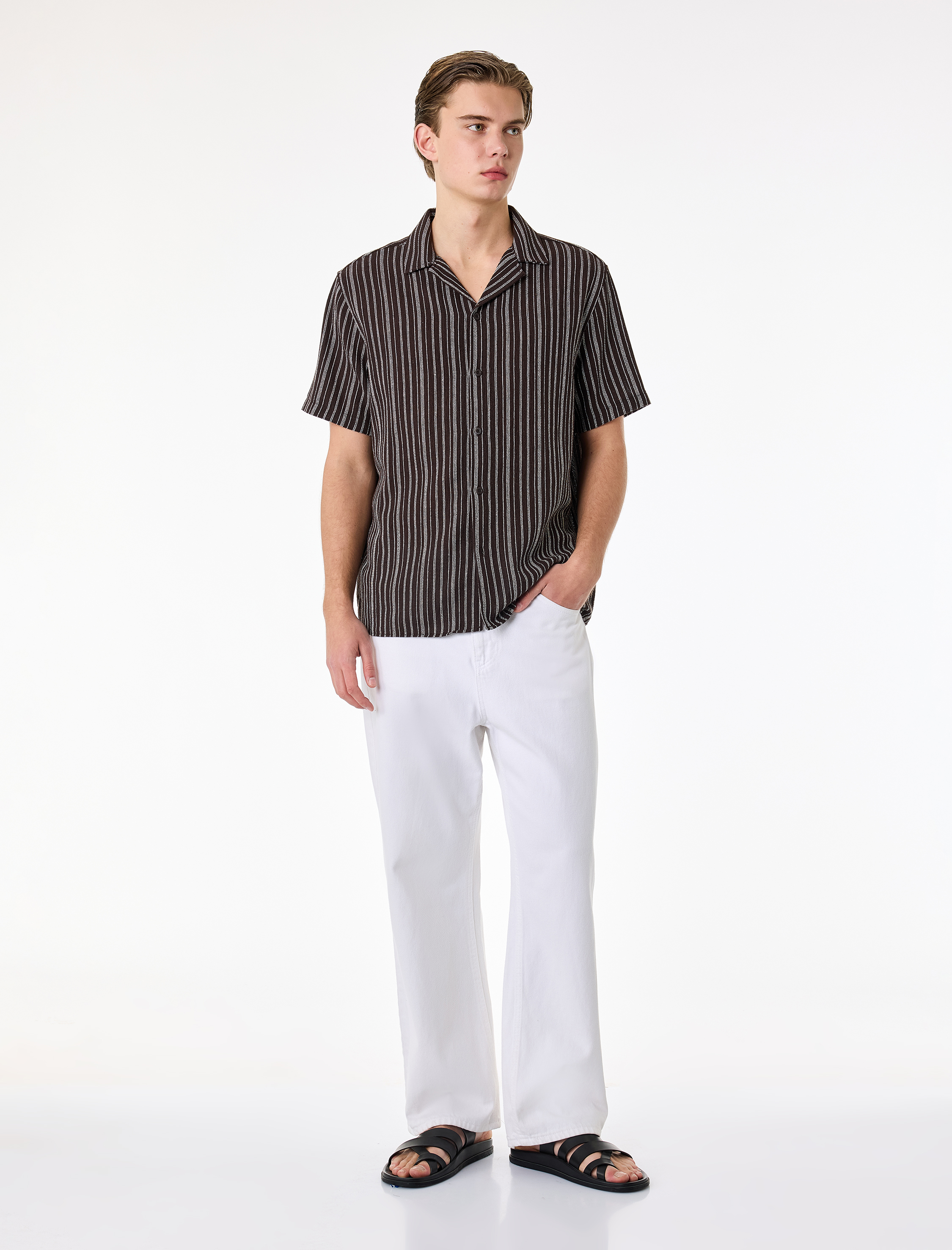 Regular Fit Kısa Kollu Düğmeli Devrik Yaka Çizgili Gömlek