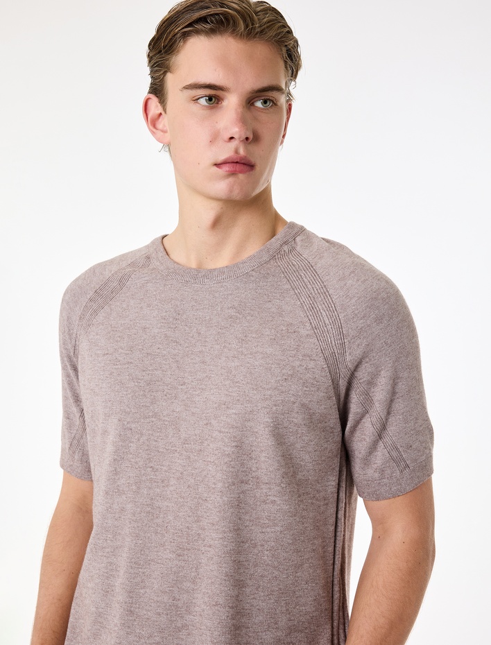  Regular Fit Viskon Karışımlı Örgü Detaylı Bisiklet Yaka Kısa Kollu Triko Tişört