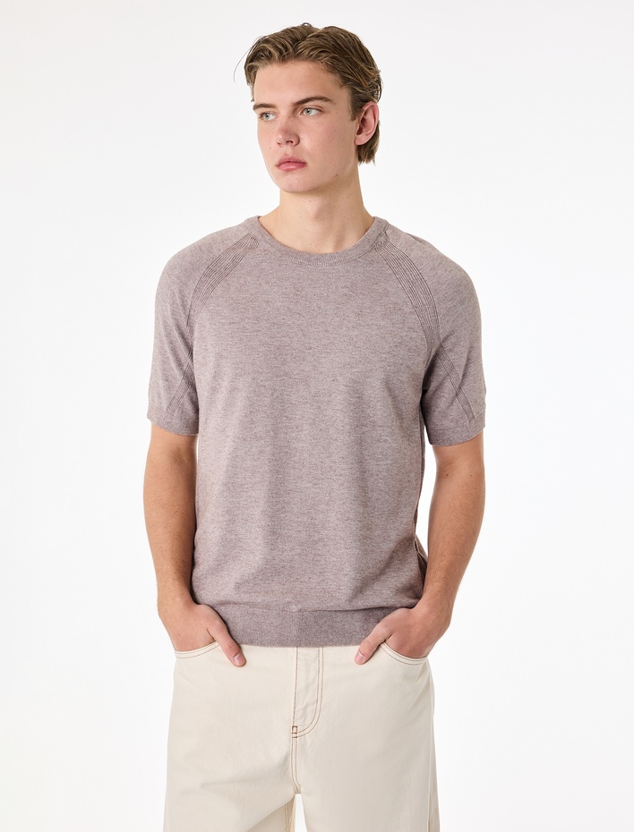  Regular Fit Viskon Karışımlı Örgü Detaylı Bisiklet Yaka Kısa Kollu Triko Tişört