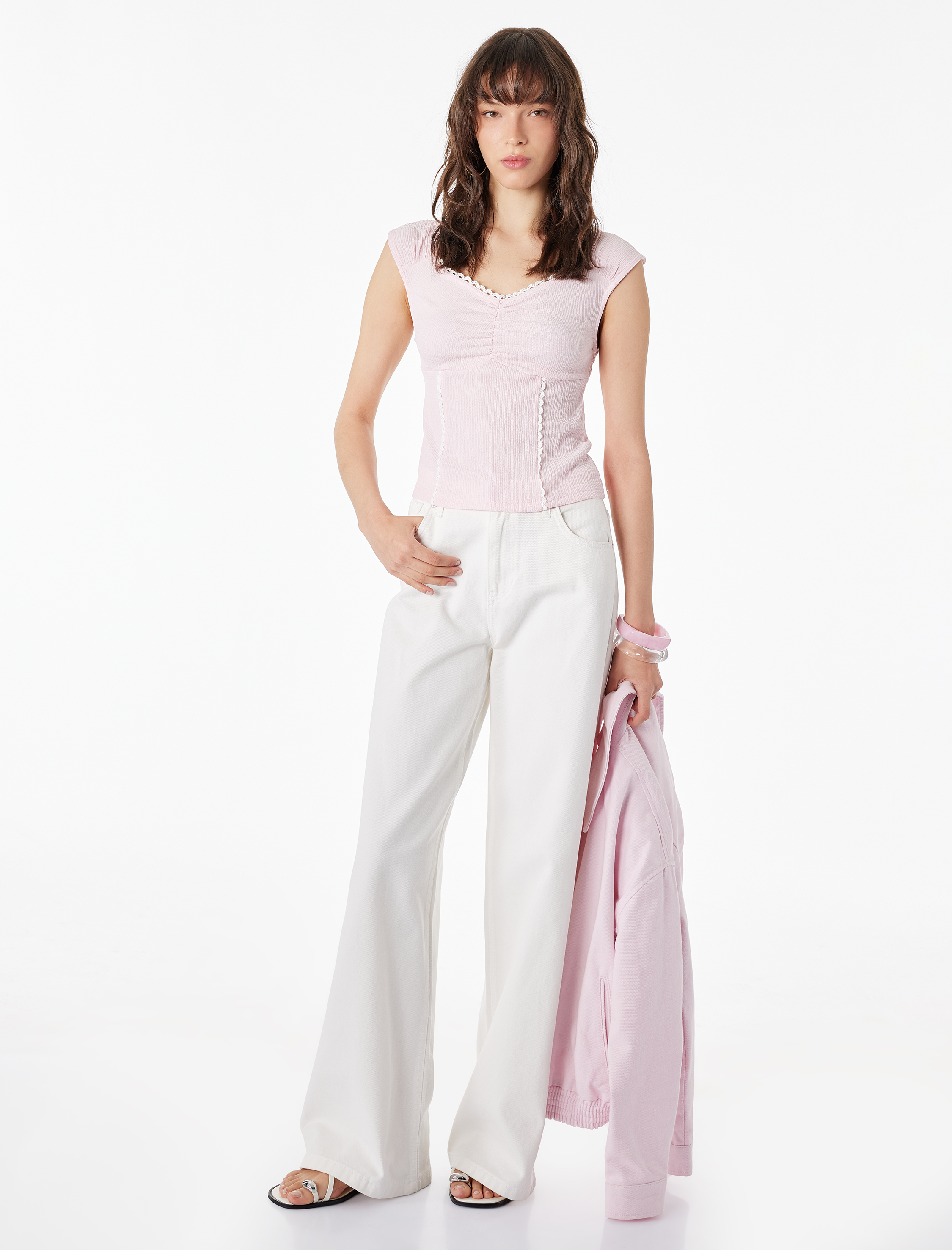   Dantel Detaylı Bürümcük Kısa Kollu Büzgülü V Yaka Bluz