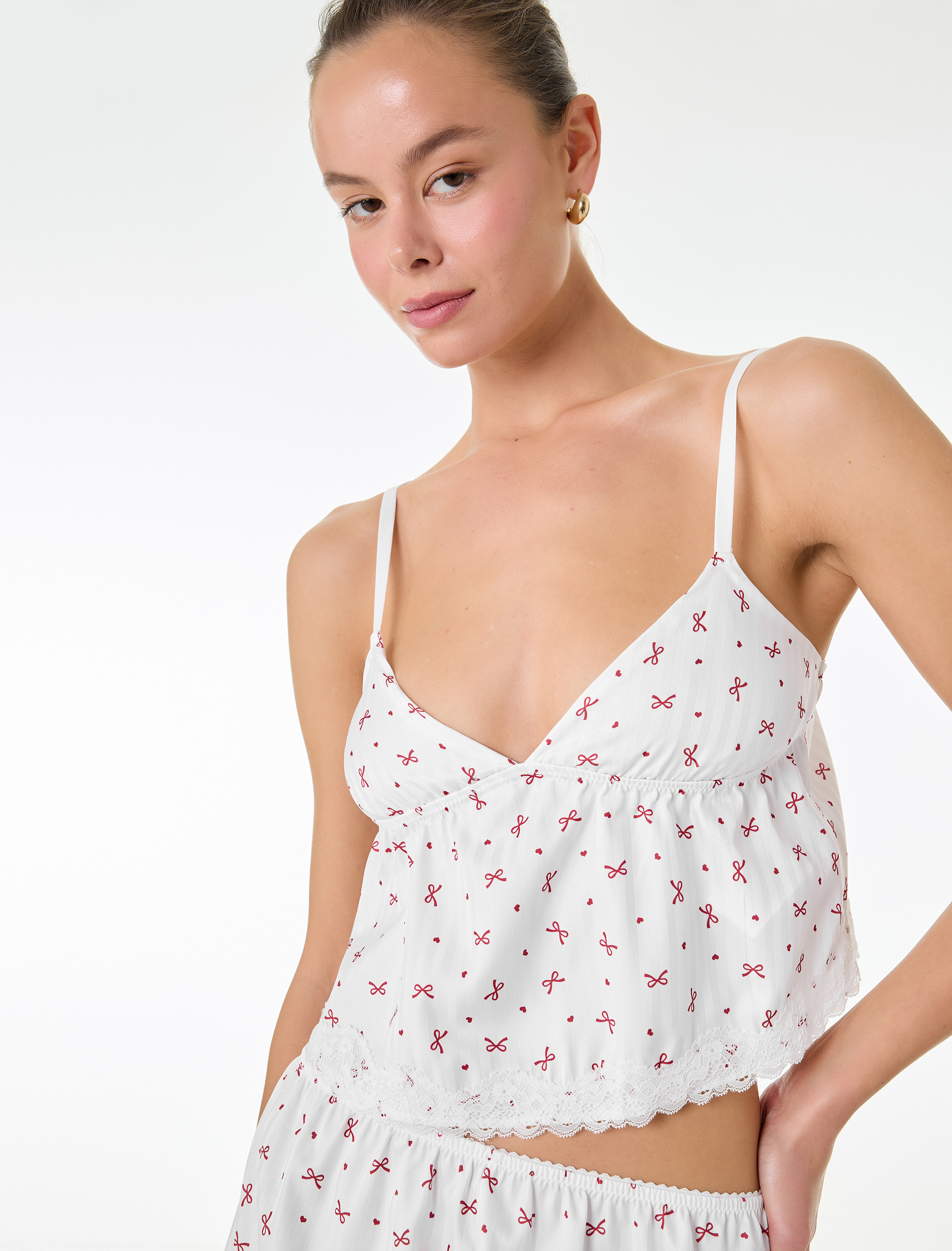   Fiyonk Baskılı Dantel Detaylı V Yaka Askılı Pijama Üstü