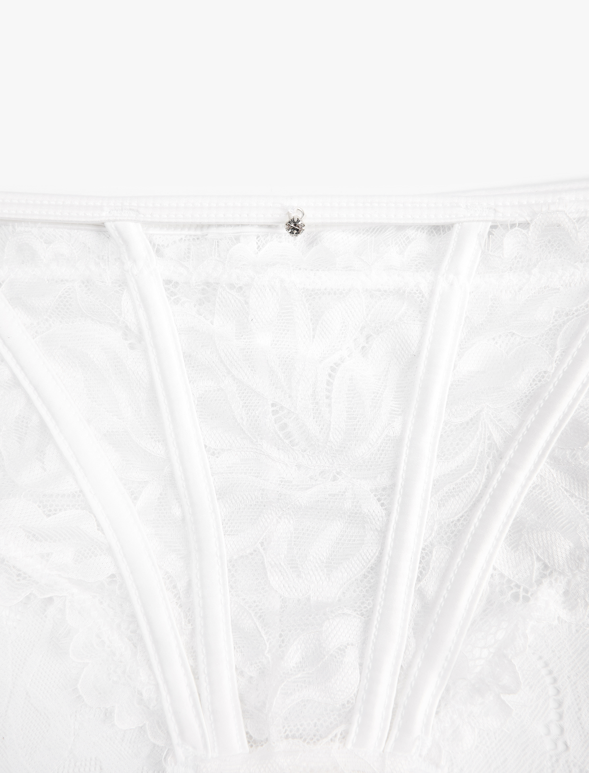   Metal Aksesuarlı Dantelli Bridal Brazilian Külot