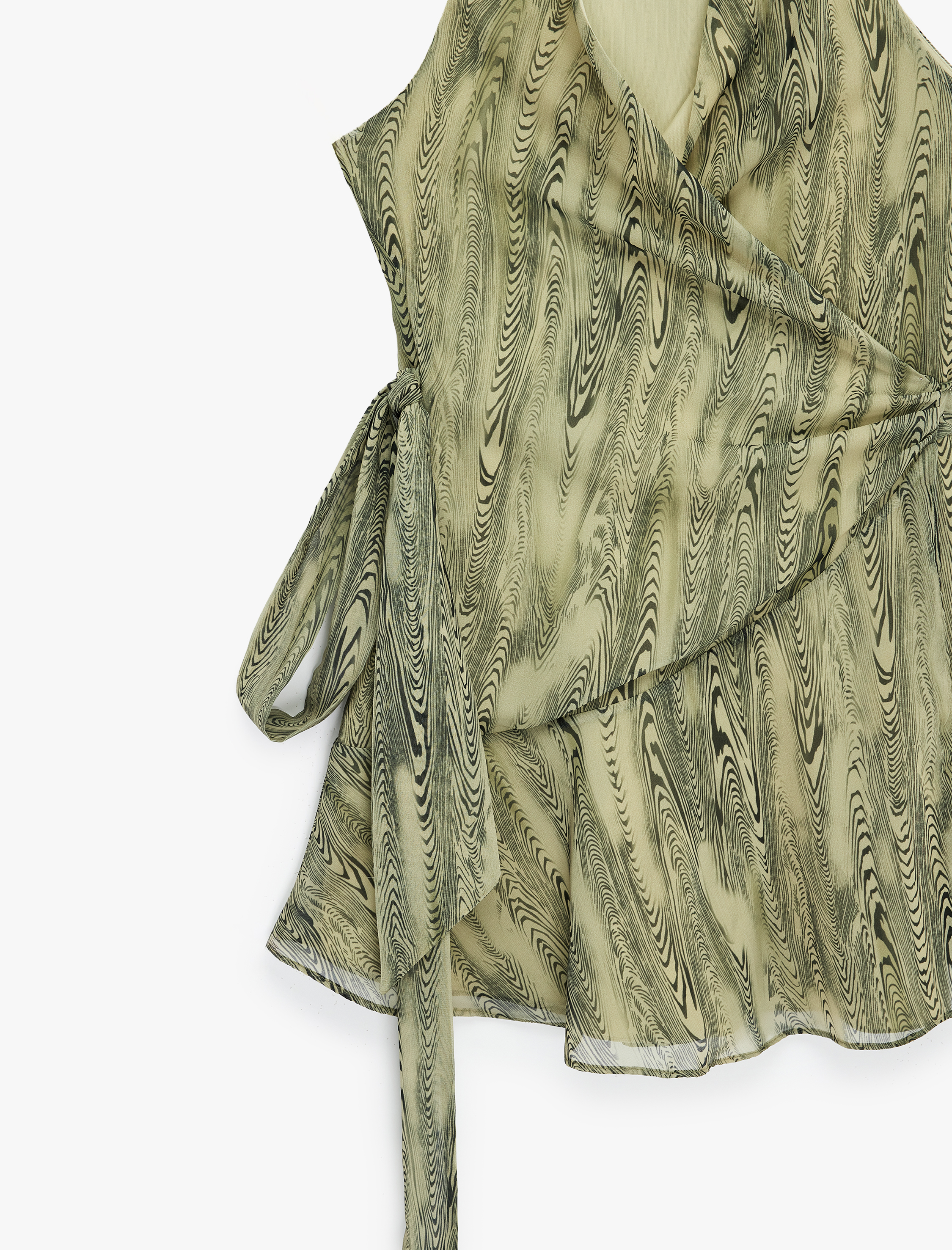 Kemer Detaylı Soyut Desenli Şifon Kolsuz Kruvaze Yaka Bluz - Görsel 5