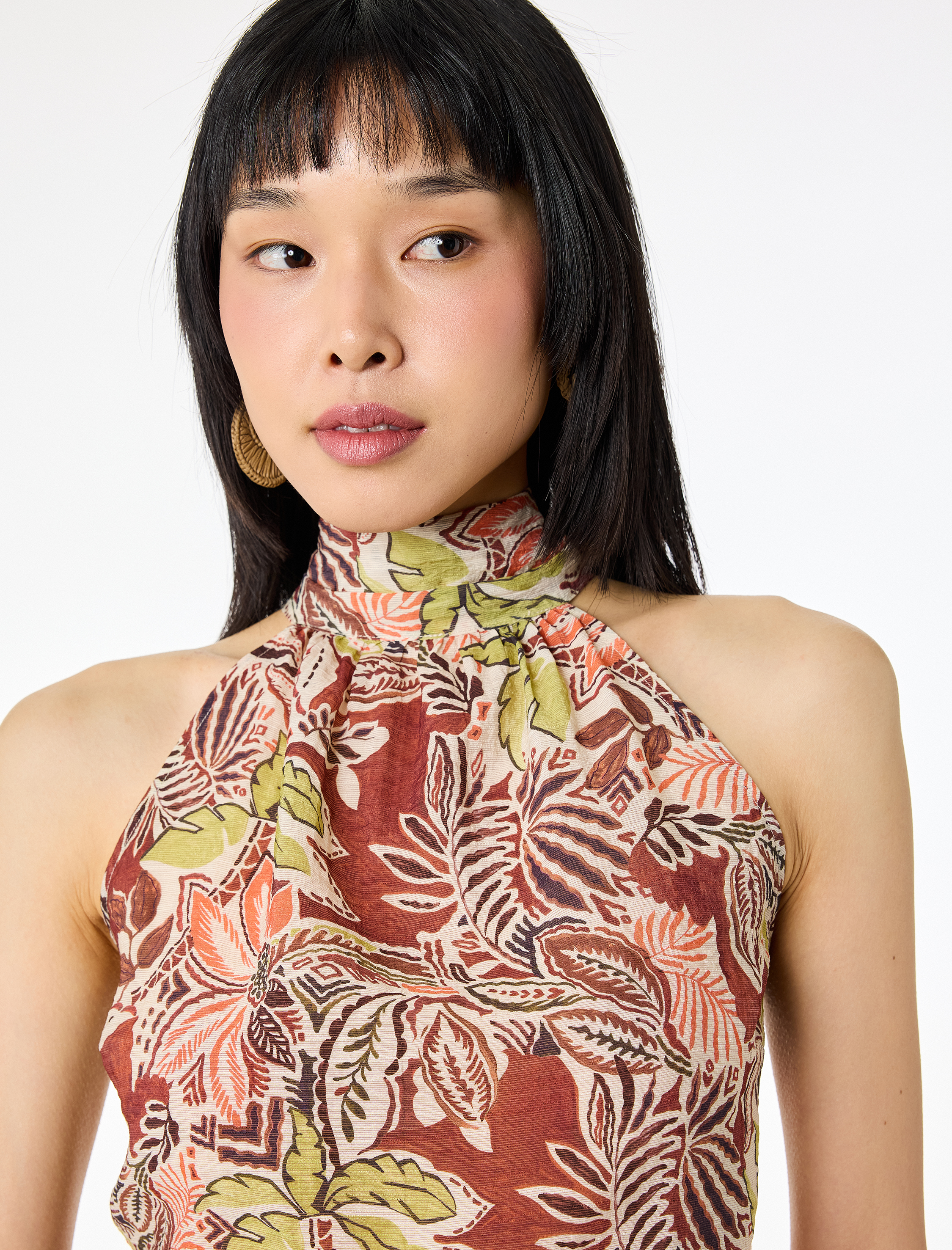   Koton X Melis Ağazat - Viskon Kumaş Fularlı Dik Yaka Kolsuz Çiçekli Bluz