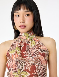 Koton X Melis Ağazat - Viskon Kumaş Fularlı Dik Yaka Kolsuz Çiçekli Bluz